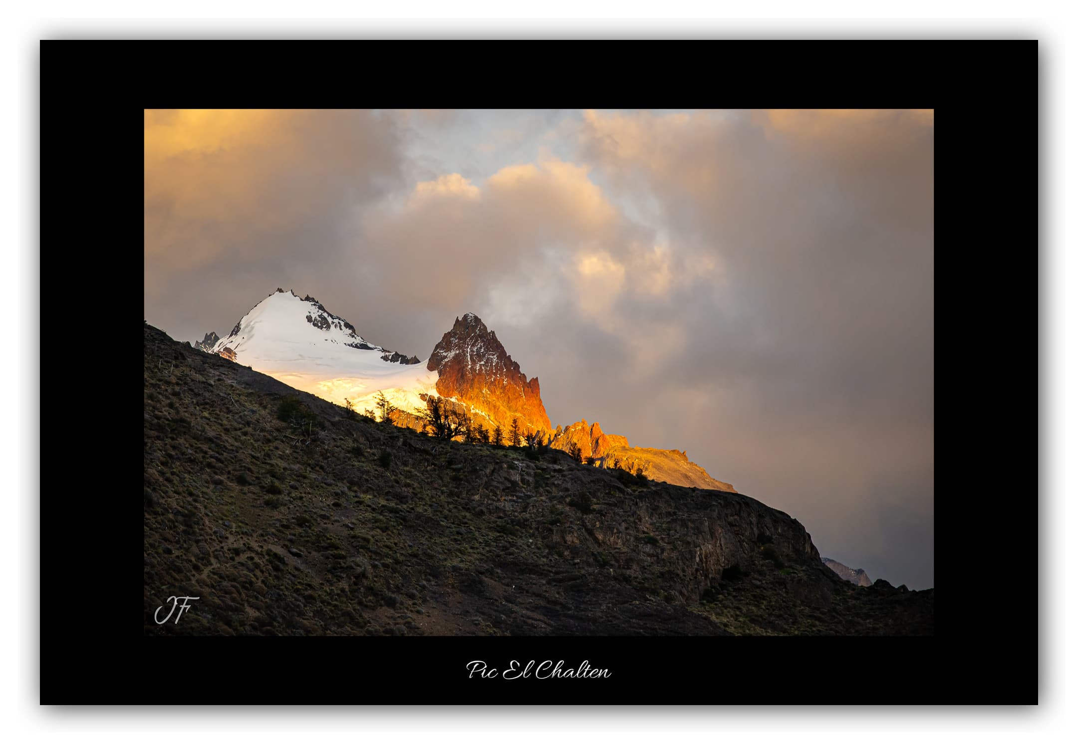 Poster Pic El Chalten - Patagonie (Argentine). Affiches Formats 30x40 cm, 40x60 cm ou 50x70 cm. Impression sur Papier Photo. Décoration murale. Nature. Paysage. Panorama. Montagne.