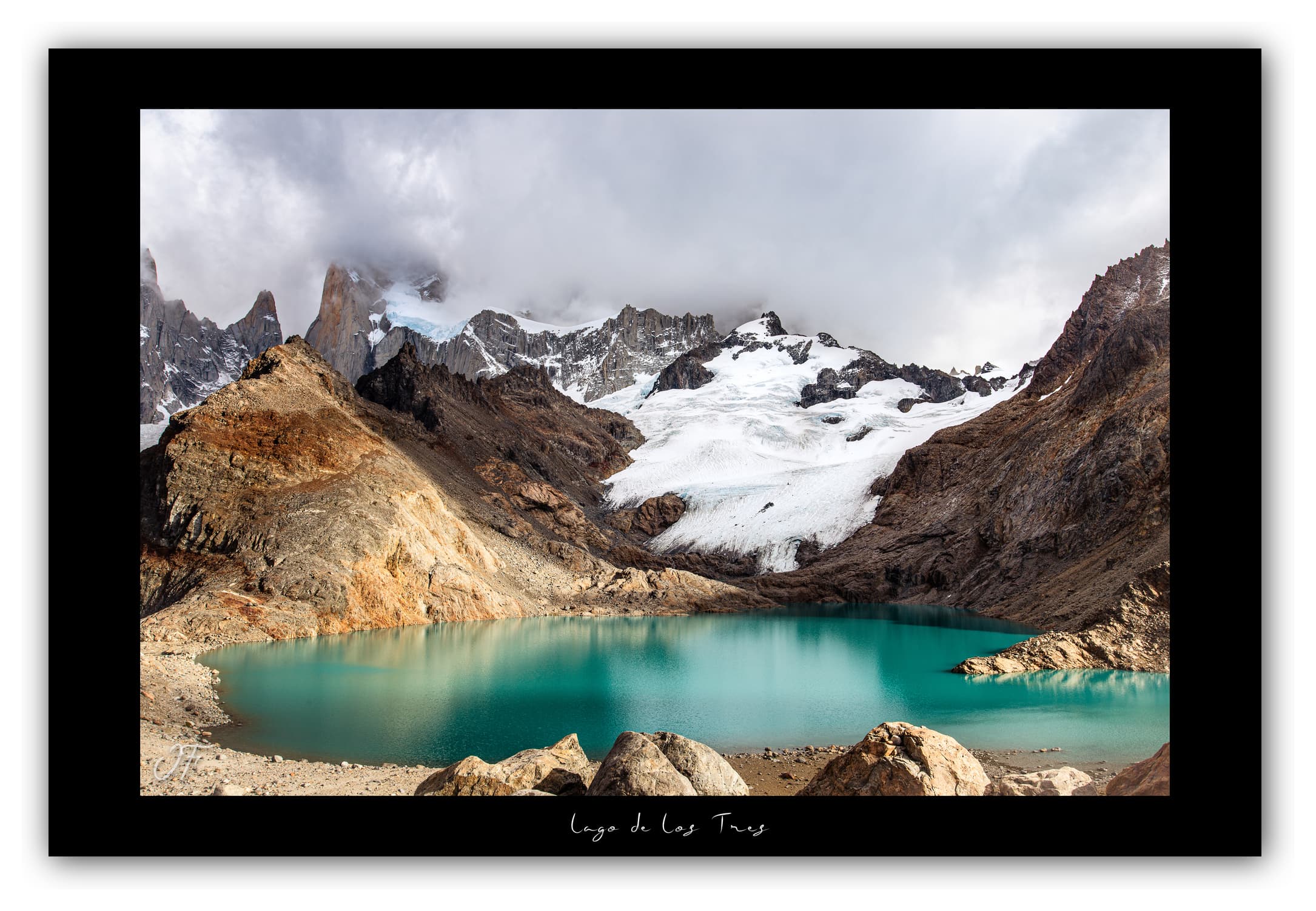 Poster Lac de Los Tres - Patagonie (Argentine). Affiches Formats 30x40 cm, 40x60 cm ou 50x70 cm. Impression sur Papier Photo. Décoration murale. Nature. Paysage. Panorama. Montagne.