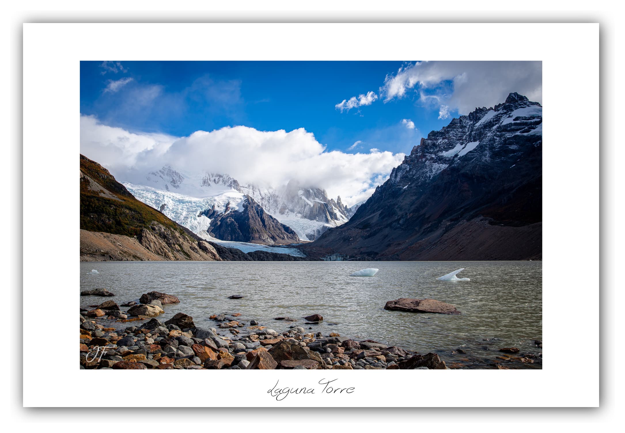 Poster Laguna Torre Patagonie (Argentine). Affiches Formats 30x40 cm, 40x60 cm ou 50x70 cm. Impression sur Papier Photo. Décoration murale. Nature. Paysage. Panorama. Montagne.