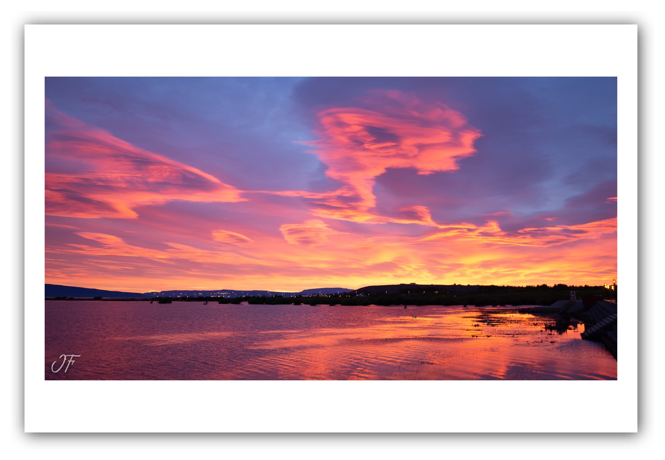 Poster El Calafate - Patagonie (Argentine). Affiches Formats 30x40 cm, 40x60 cm ou 50x70 cm. Impression sur Papier Photo. Décoration murale. Nature. Paysage. Panorama. Montagne.