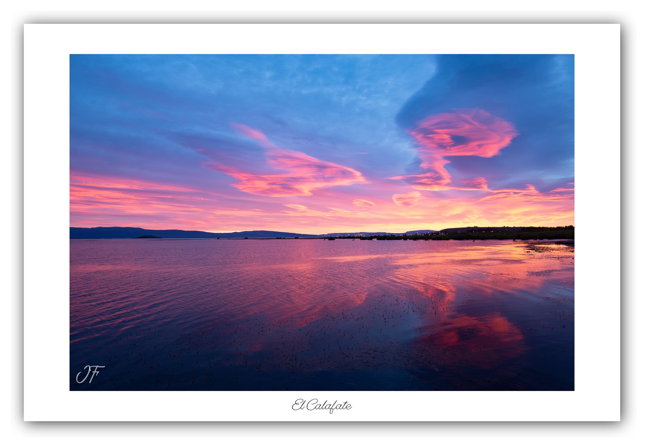 Poster El Calafate - Patagonie (Argentine). Affiches Formats 30x40 cm, 40x60 cm ou 50x70 cm. Impression sur Papier Photo. Décoration murale. Nature. Paysage. Panorama. Montagne.