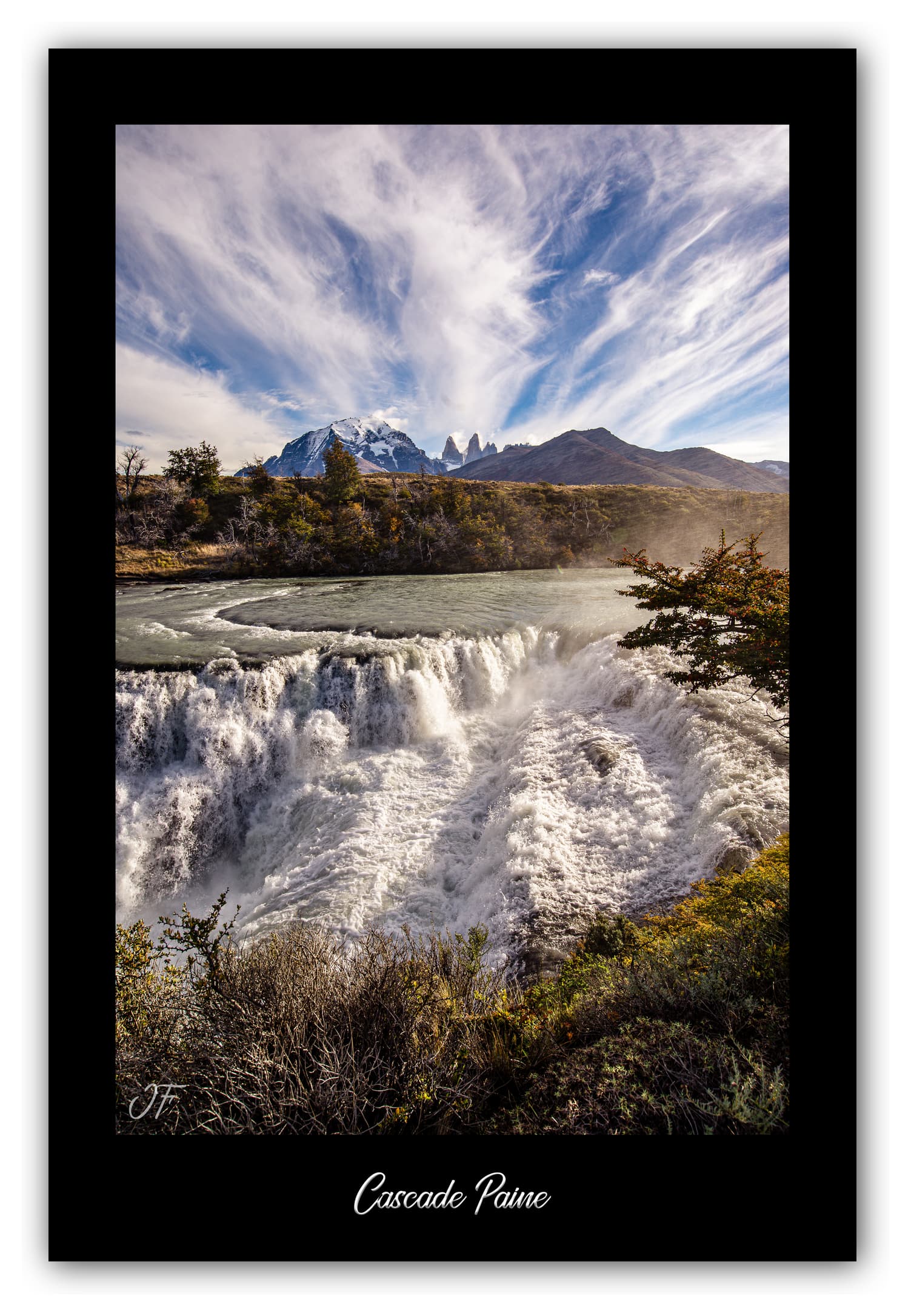 Poster Cascade del Rio Paine (Chili). Affiches Formats 30x40 cm, 40x60 cm ou 50x70 cm. Impression sur Papier Photo. Décoration murale. Nature. Paysage. Panorama. Montagne.