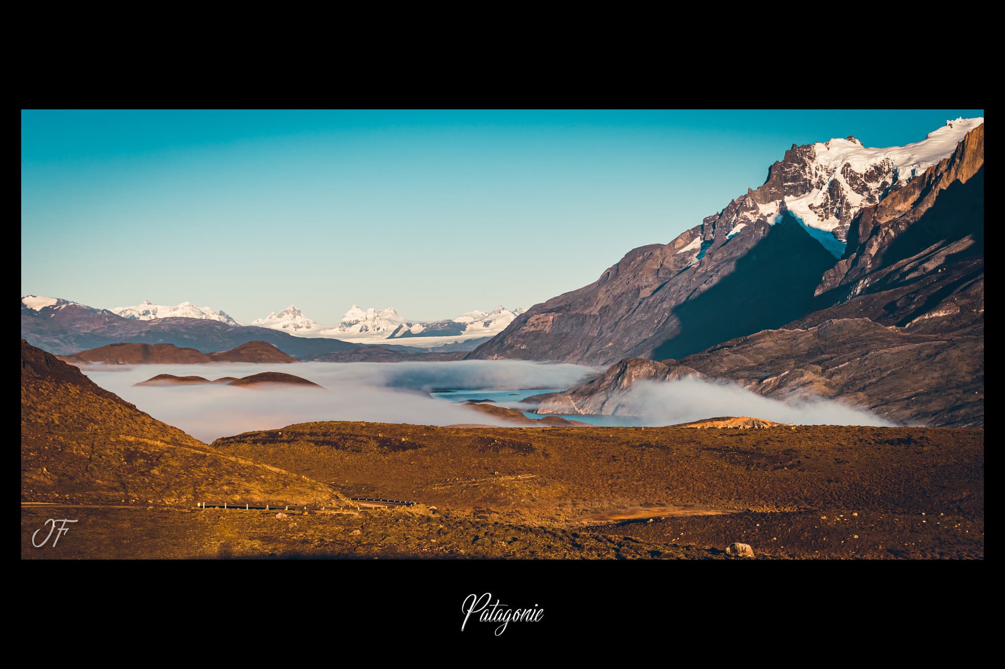 Poster Panorama en Patagonie Chilienne (Chili). Affiches Formats 30x40 cm, 40x60 cm ou 50x70 cm. Impression sur Papier Photo. Décoration murale. Nature. Paysage. Panorama. Montagne.