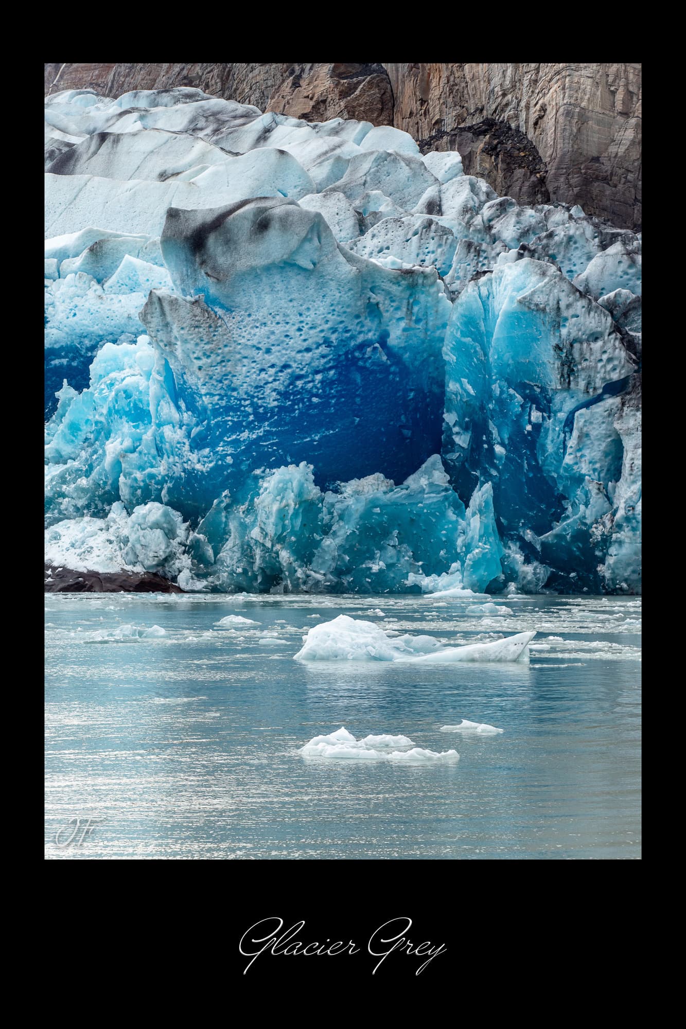 Poster Glacier Grey (Chili). Affiches Formats 30x40 cm, 40x60 cm ou 50x70 cm. Impression sur Papier Photo. Décoration murale. Nature. Paysage. Panorama. Montagne.