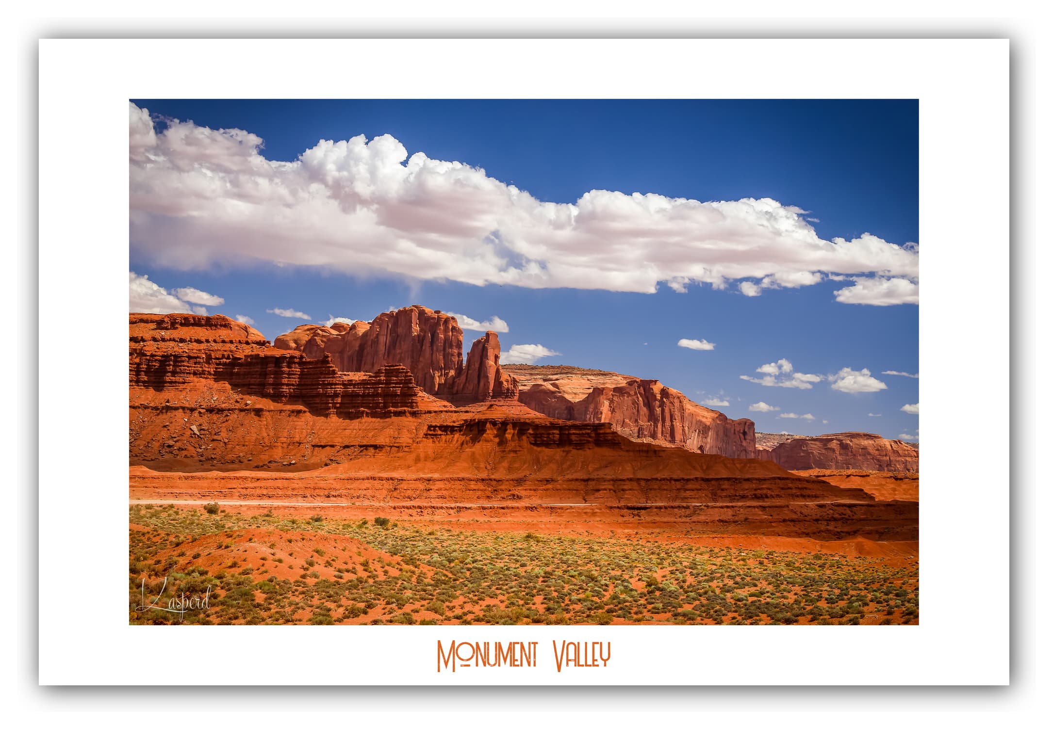 Poster Monument Valley - Arizona (États-Unis). Affiches Formats 30x40 cm, 40x60 cm ou 50x70 cm. Impression sur Papier Photo. Décoration murale. Paysage. Ouest Américain.