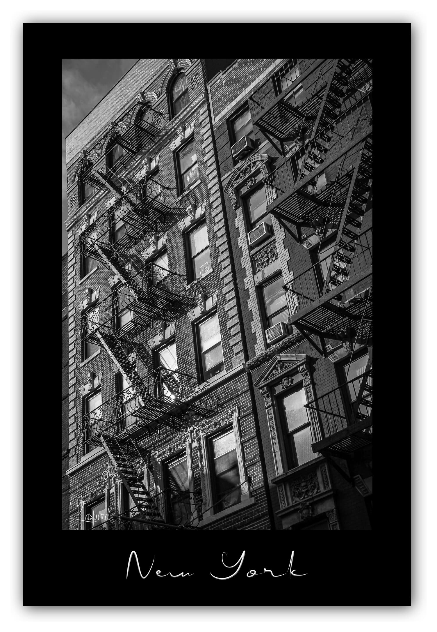 Poster Little Italy - New York (États-Unis). Affiches formats 30x40 cm, 40x60 cm ou 50x70 cm. Impression sur Papier Photo. Décoration murale. Architecture. Noir et Blanc.