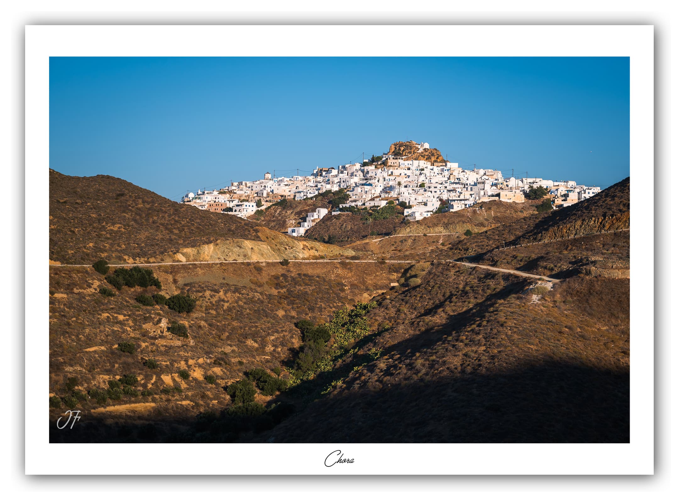 Générique Poster Chora (Anafi - Grèce). Affiches Formats 30x40cm, 40x60 cm ou 50x70 cm. Impression sur Papier Photo. Décoration murale. Architecture. Mer.