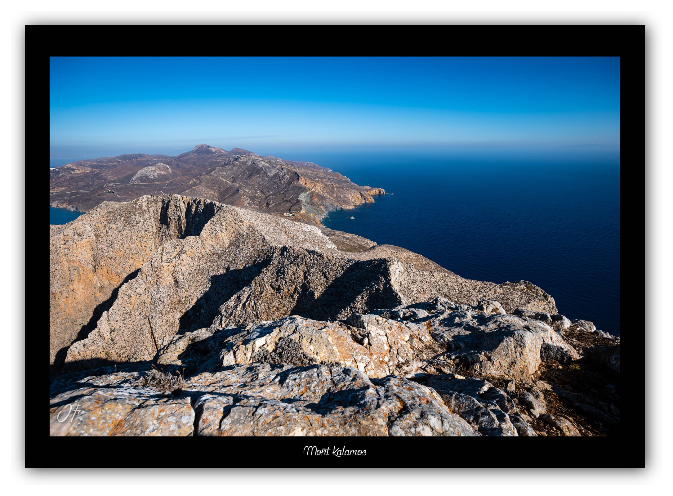 Générique Poster Mont Kalamos (Grèce). Affiches Formats 30x40cm, 40x60 cm ou 50x70 cm. Impression sur Papier Photo. Décoration murale. Paysage. Mer.