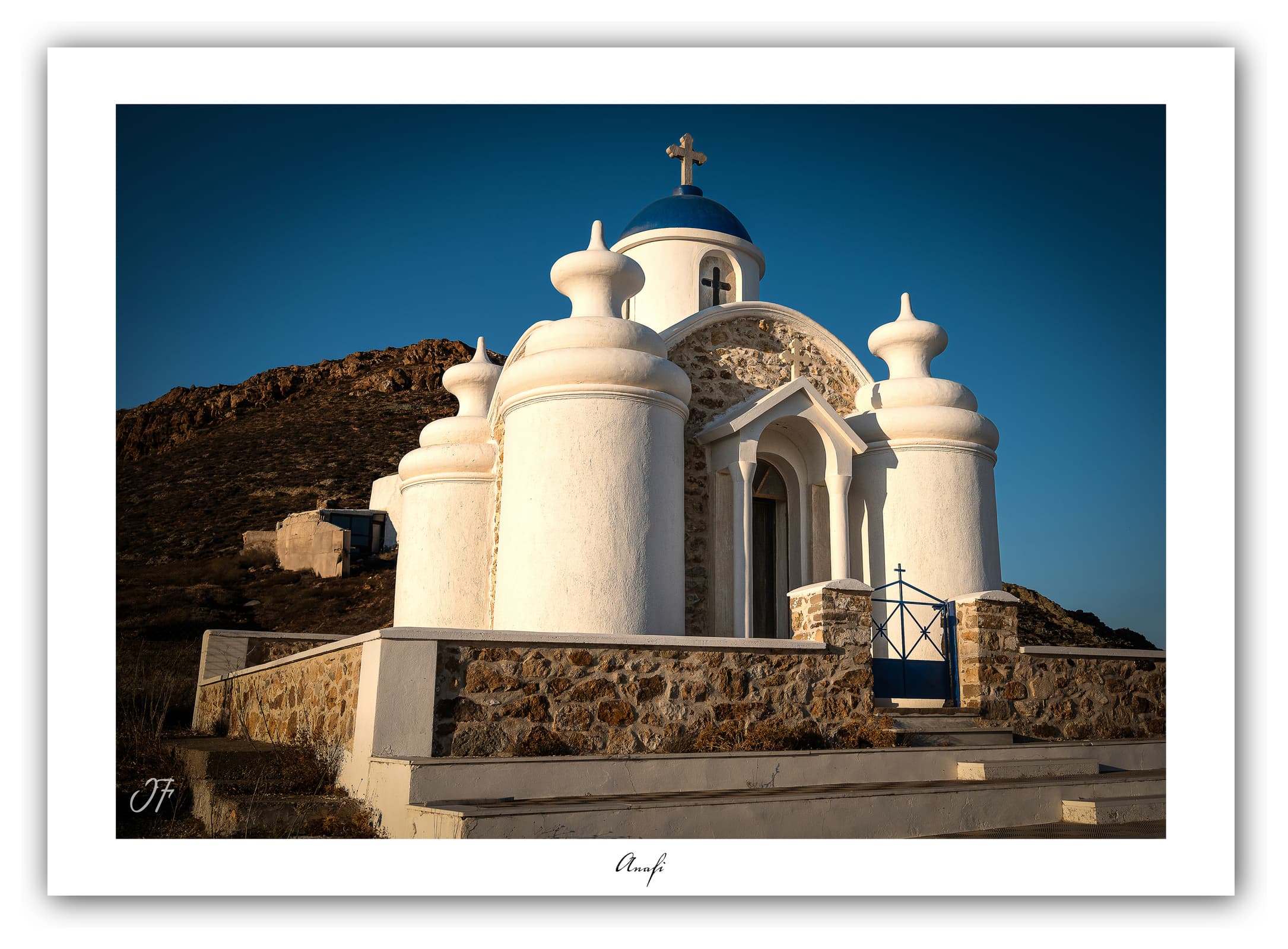Générique Poster Chapelle des Cyclades (Grèce). Affiches Formats 30x40cm, 40x60 cm ou 50x70 cm. Impression sur Papier Photo. Décoration murale. Architecture. Mer.