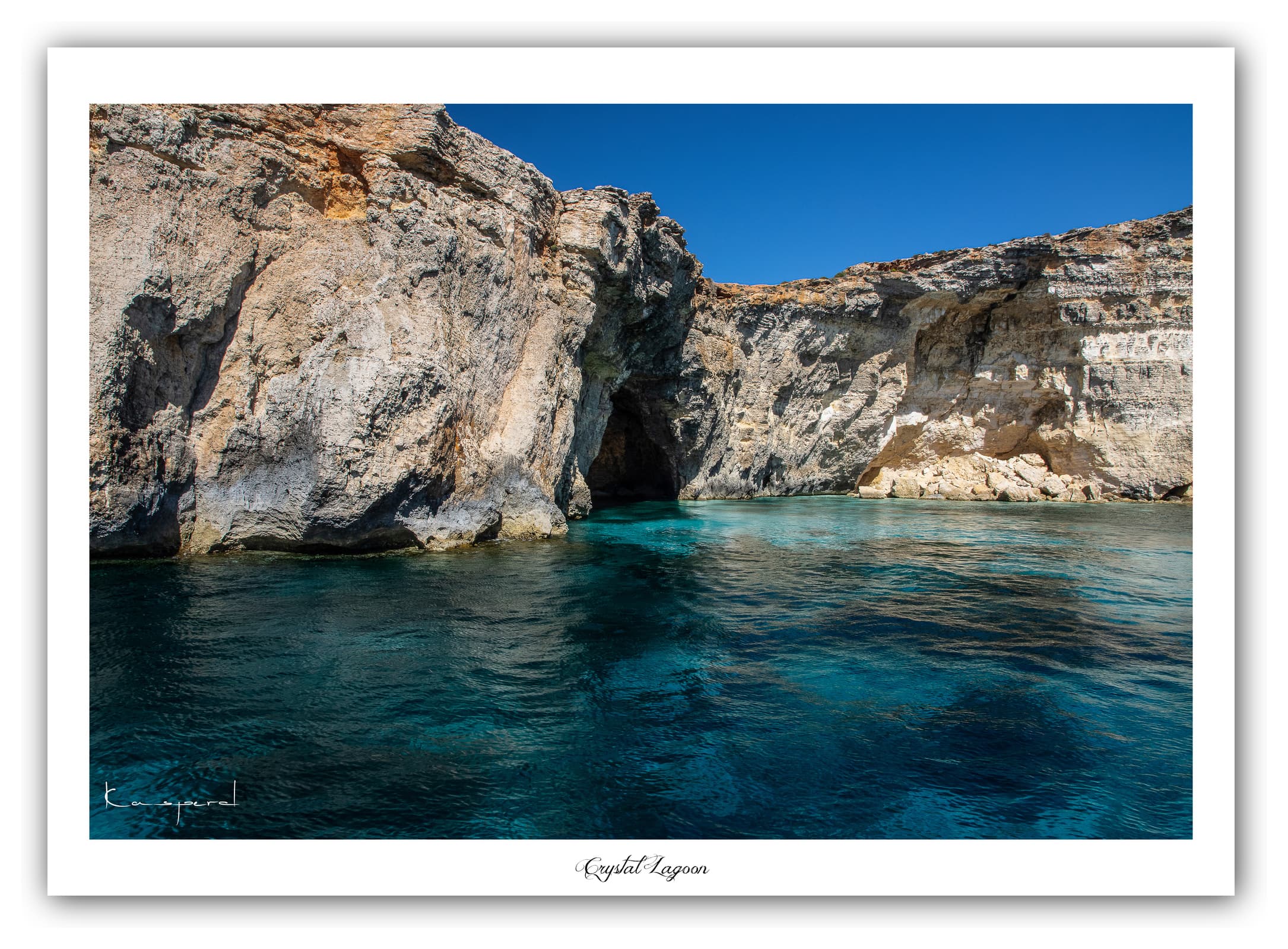 Générique Poster Crystal Lagoon - Comino (Malte). Affiches Formats 30x40cm, 40x60 cm ou 50x70 cm. Impression sur Papier Photo. Décoration murale. Paysage. Mer. Îles.