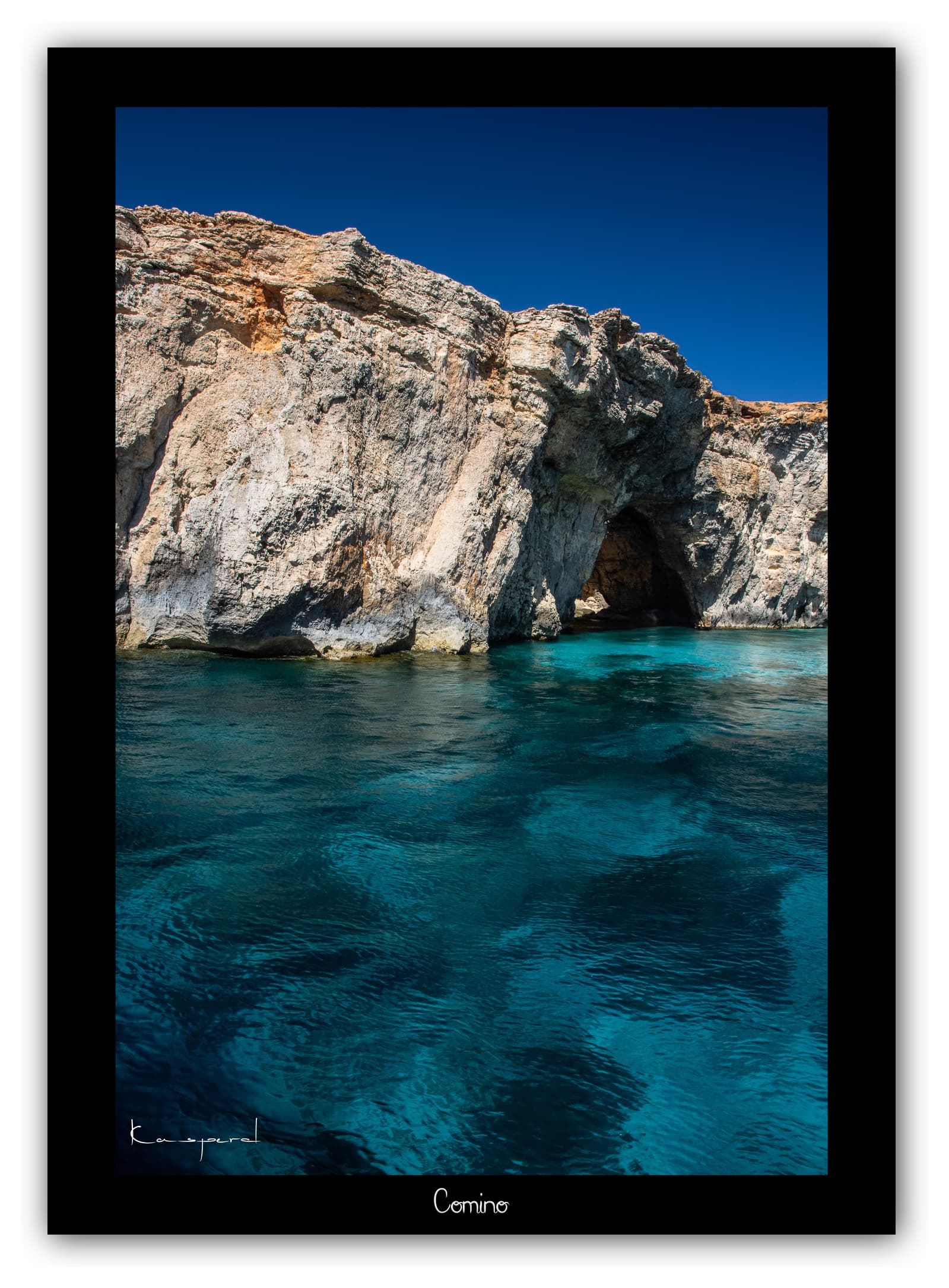 Générique Poster Crystal Lagoon - Comino (Malte). Affiches Formats 30x40cm, 40x60 cm ou 50x70 cm. Impression sur Papier Photo. Décoration murale. Paysage. Mer. Îles.