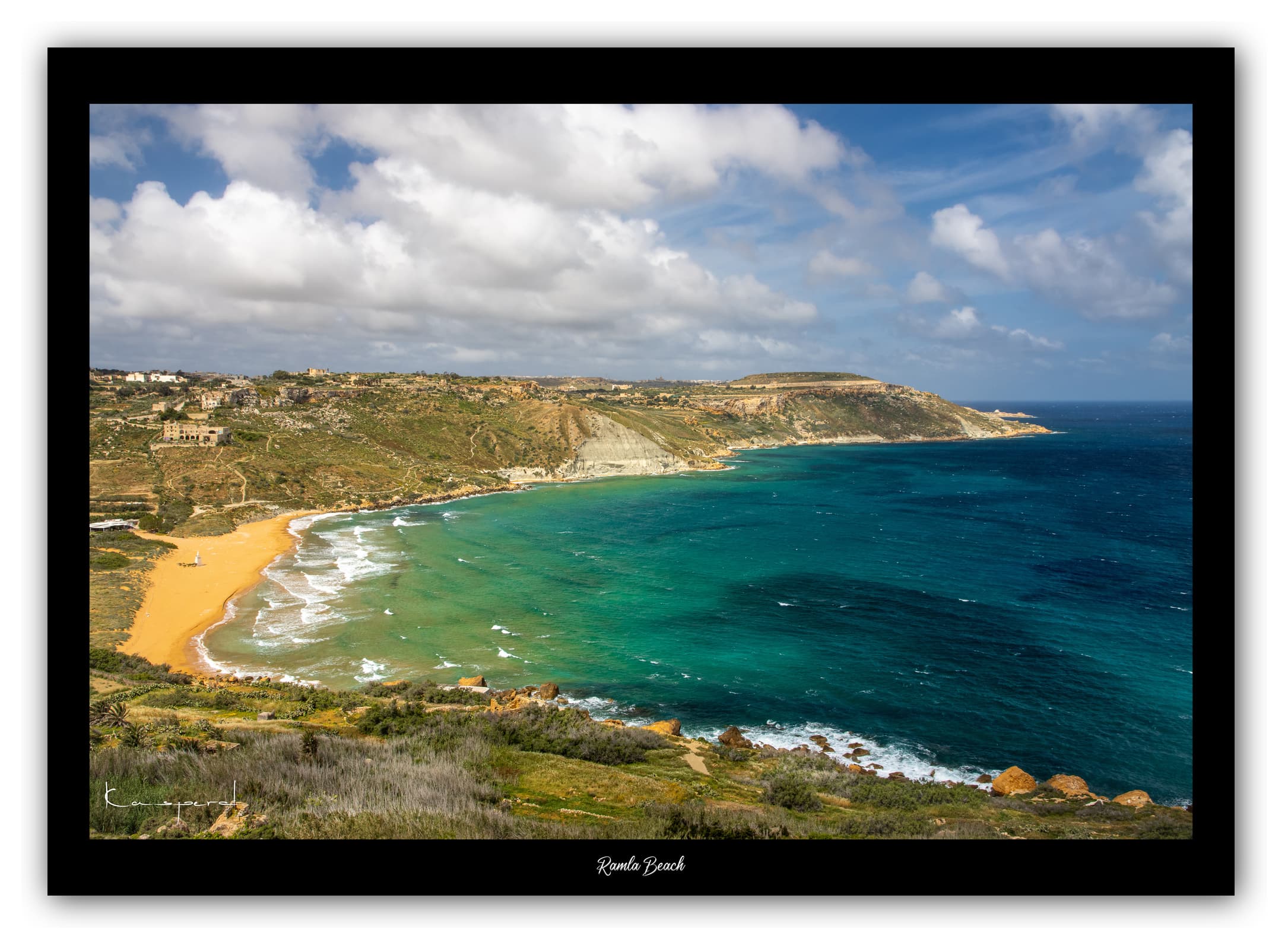 Générique Poster Ramla Bay (Gozo). Affiches Formats 30x40cm, 40x60 cm ou 50x70 cm. Impression sur Papier Photo. Décoration murale. Paysage. Mer. Îles.