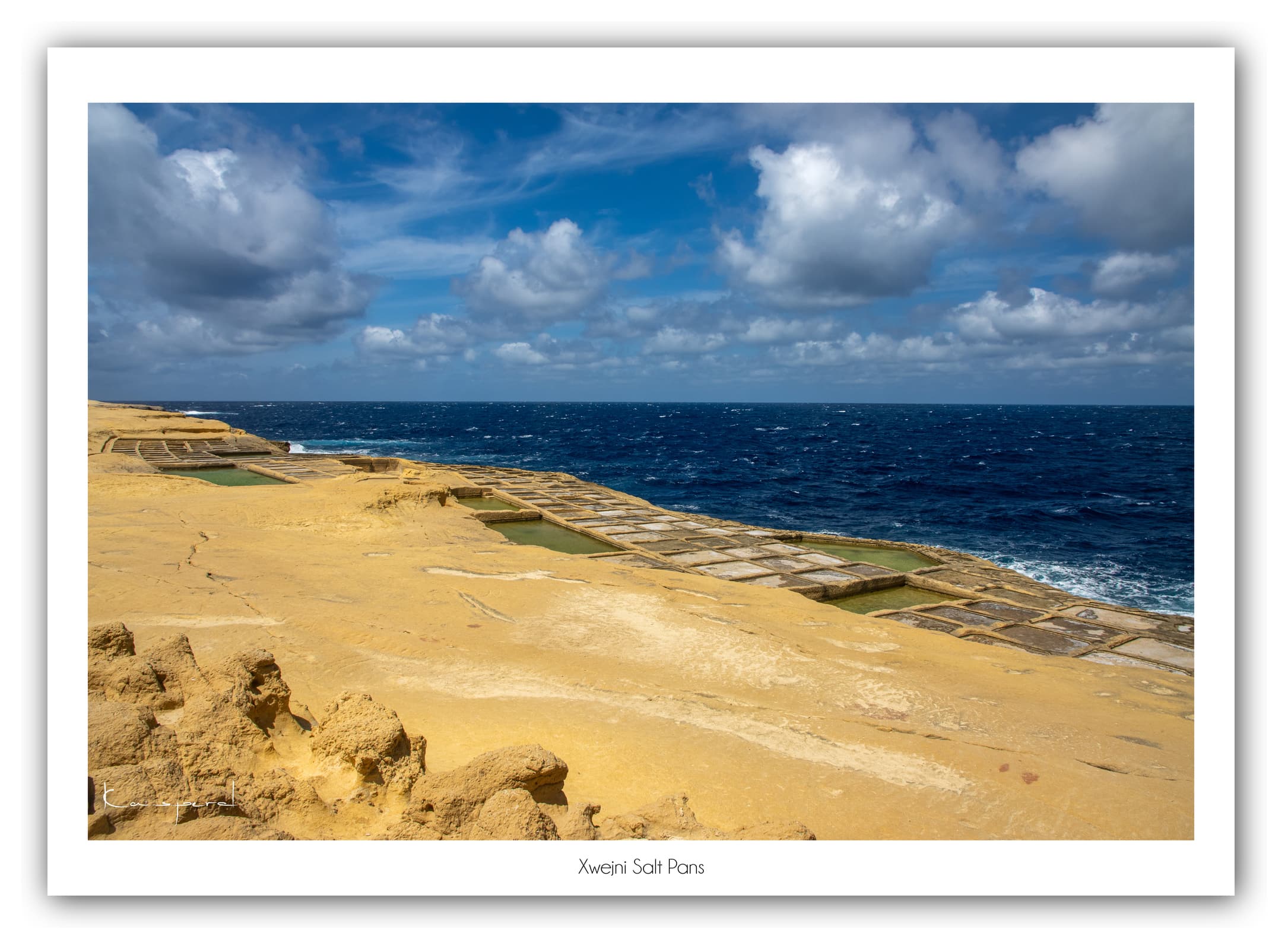 Générique Poster Xwejni Salt Pans (Gozo). Affiches Formats 30x40cm, 40x60 cm ou 50x70 cm. Impression sur Papier Photo. Décoration murale. Paysage. Mer. Îles.