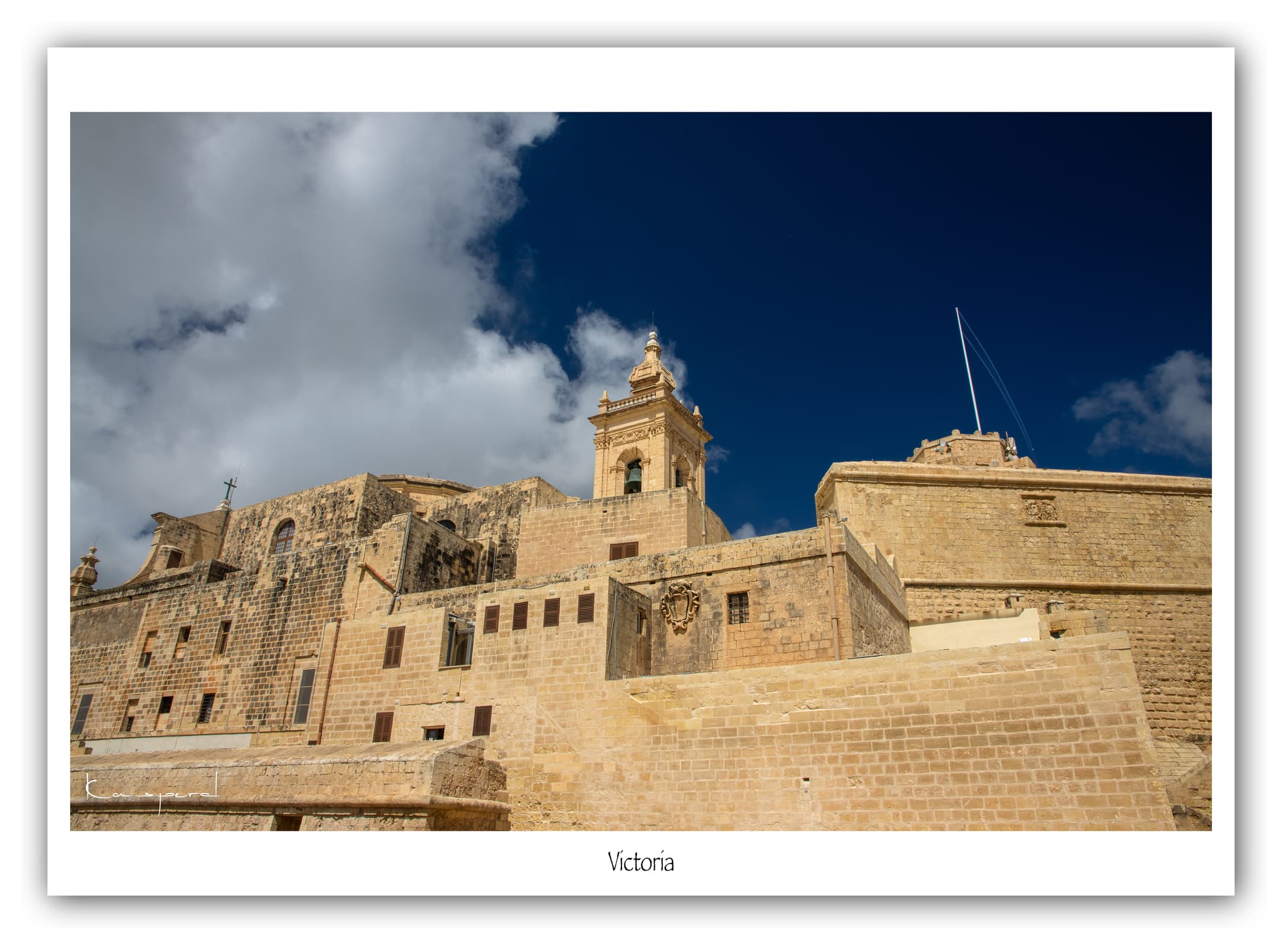 Générique Poster Victoria - Gozo (Malte). Affiches Formats 30x40cm, 40x60 cm ou 50x70 cm. Impression sur Papier Photo. Décoration murale. Architecture. Mer. Îles.