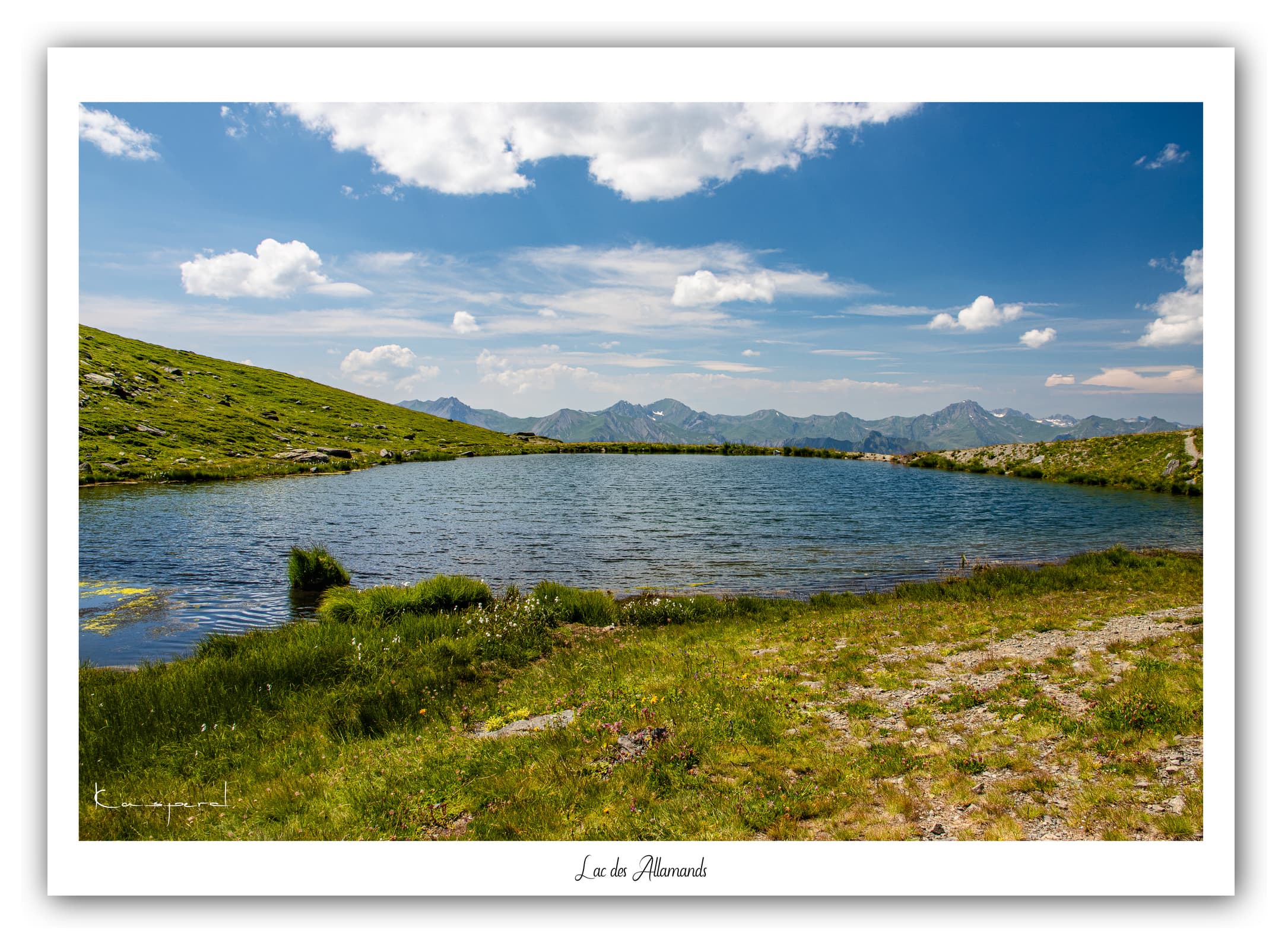 Générique Poster Lac des Allamands (Savoie). Affiches Formats 30x40cm, 40x60 cm ou 50x70 cm. Impression sur Papier Photo. Décoration murale. Paysage. Montagne.