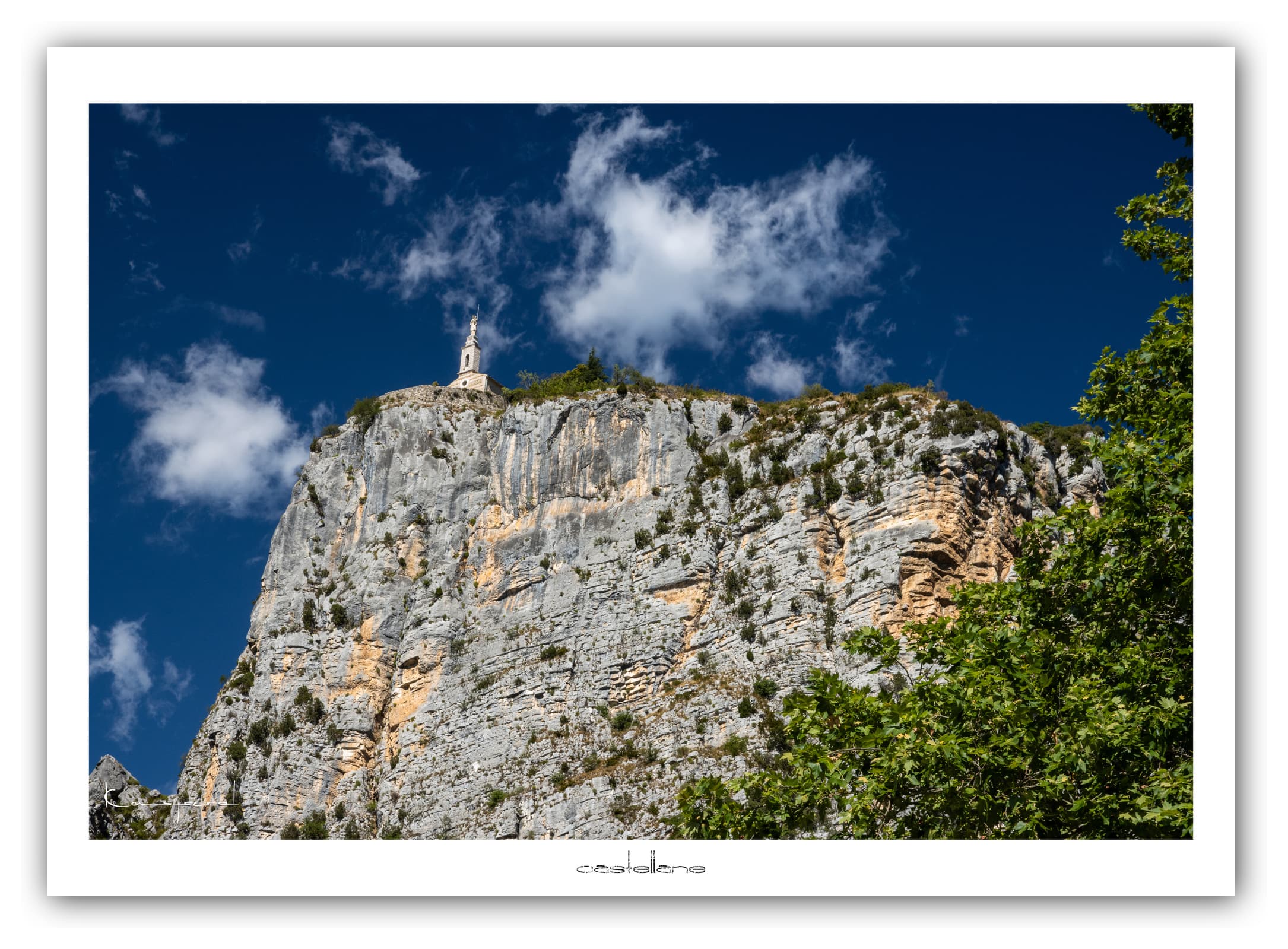 Générique Poster Castellane (Alpes de Haute-Provence - France). Affiches Formats 30x40 cm, 40x60 cm ou 50x70 cm. Impression sur Papier Photo. Décoration murale. Village. Paysage.