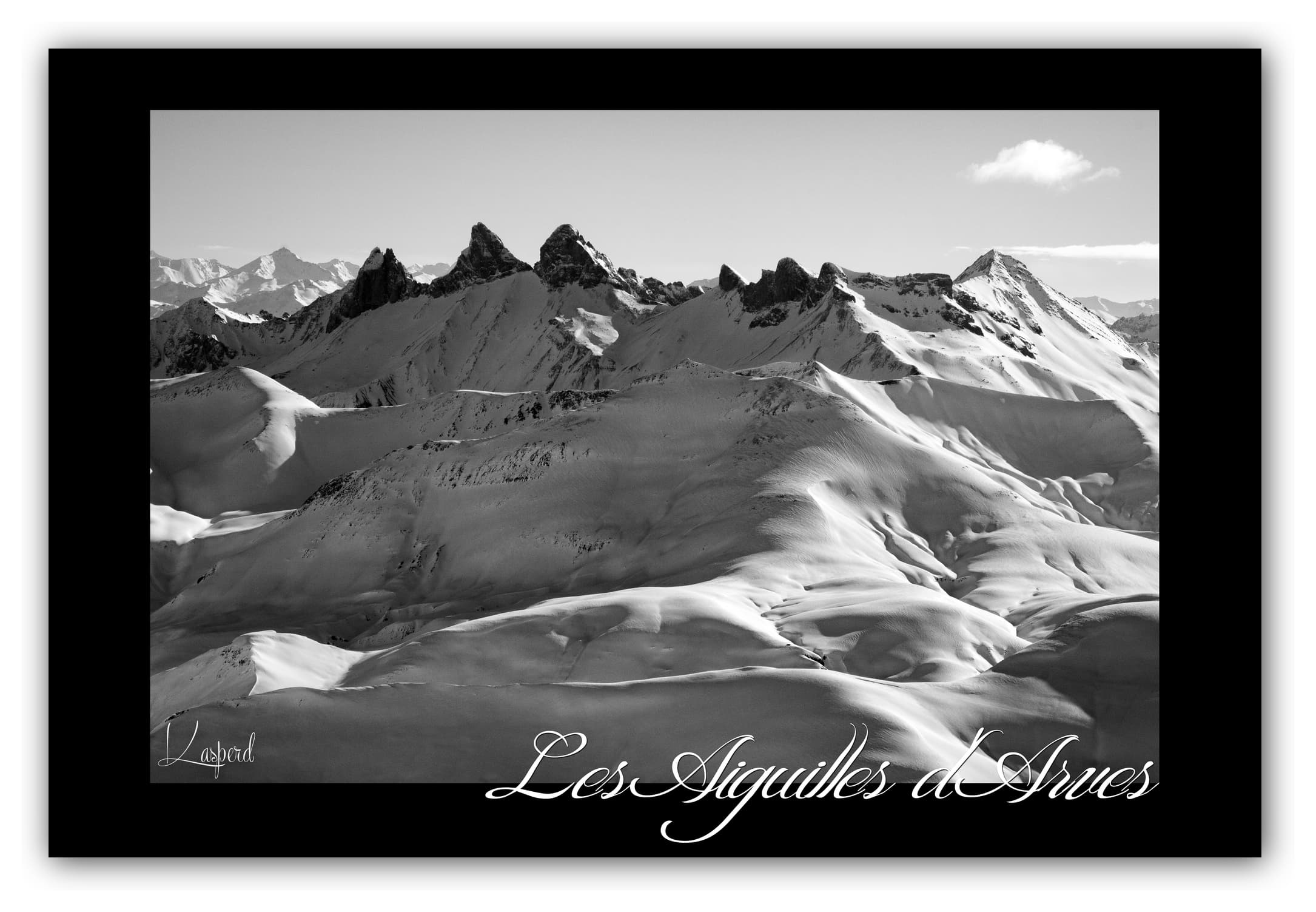 Générique Poster Aiguille d'Arves en Savoie - Les Alpes (France). Affiches Formats 30x40 cm, 40x60 cm ou 50x70 cm. Impression sur Papier Photo. Décoration murale. Paysage Montagne. Noir et Blanc.