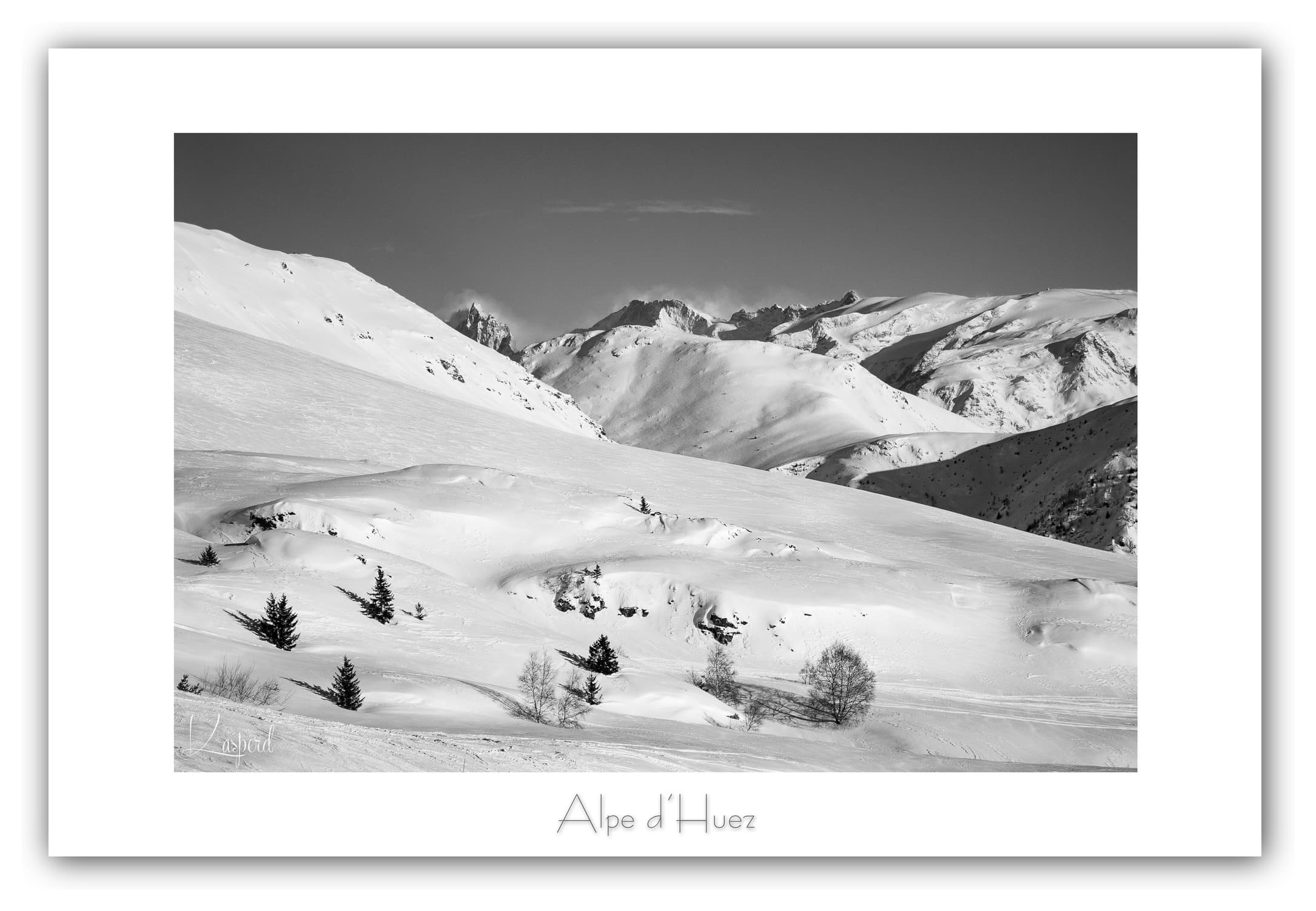 Poster Paysage d'Hiver en Isère - Les Alpes (France). Affiches Formats 30x40 cm, 40x60 cm ou 50x70 cm. Impression sur Papier Photo ou alu-dibond. Décoration murale. Montagne. Noir et Blanc. Hiver.