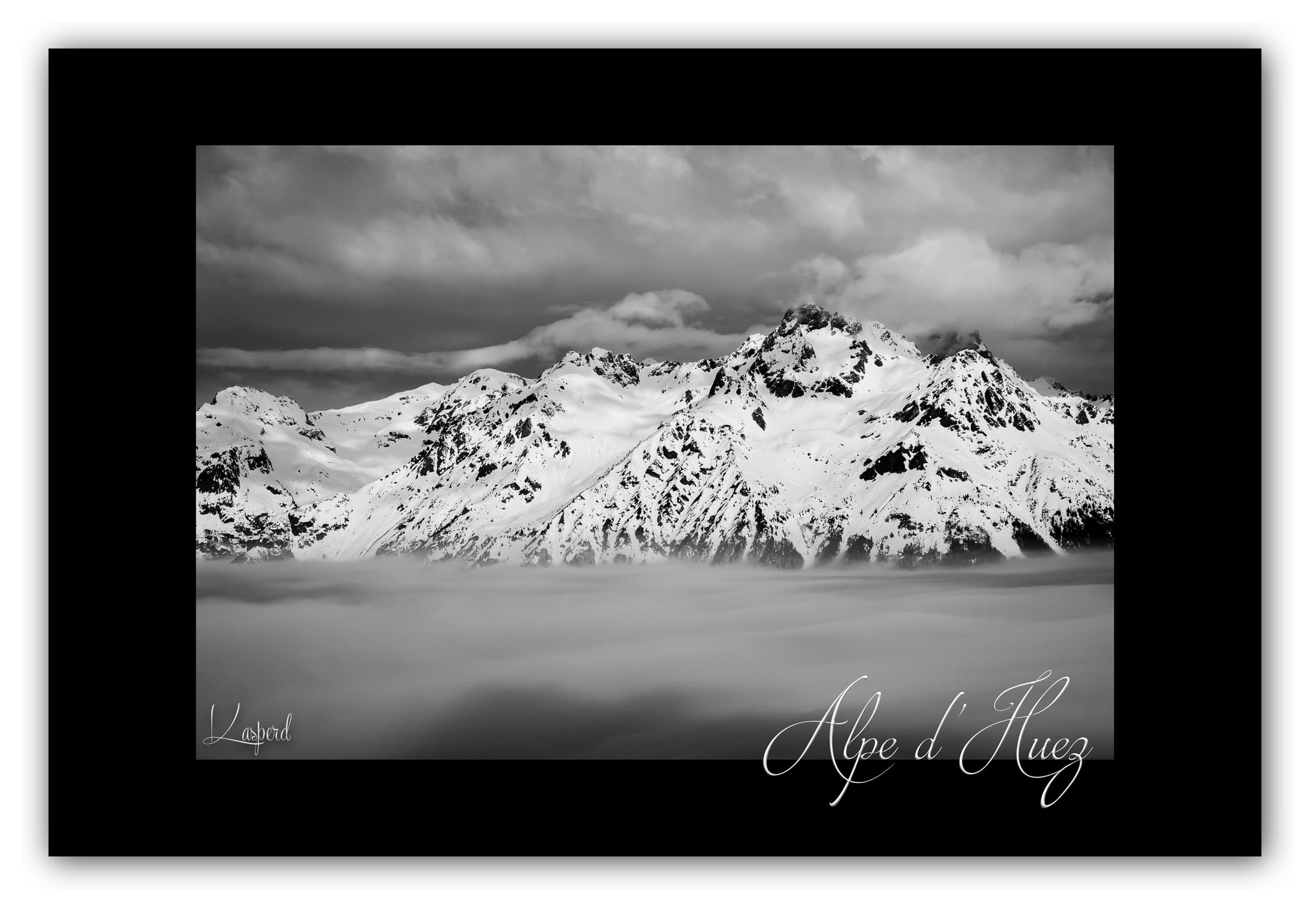 Poster L'Alpe d'Huez - Les Alpes (France). Affiches Formats 30x40 cm, 40x60 cm ou 50x70 cm. Impression sur Papier Photo. Décoration murale. Paysage Montagne. Noir et Blanc.
