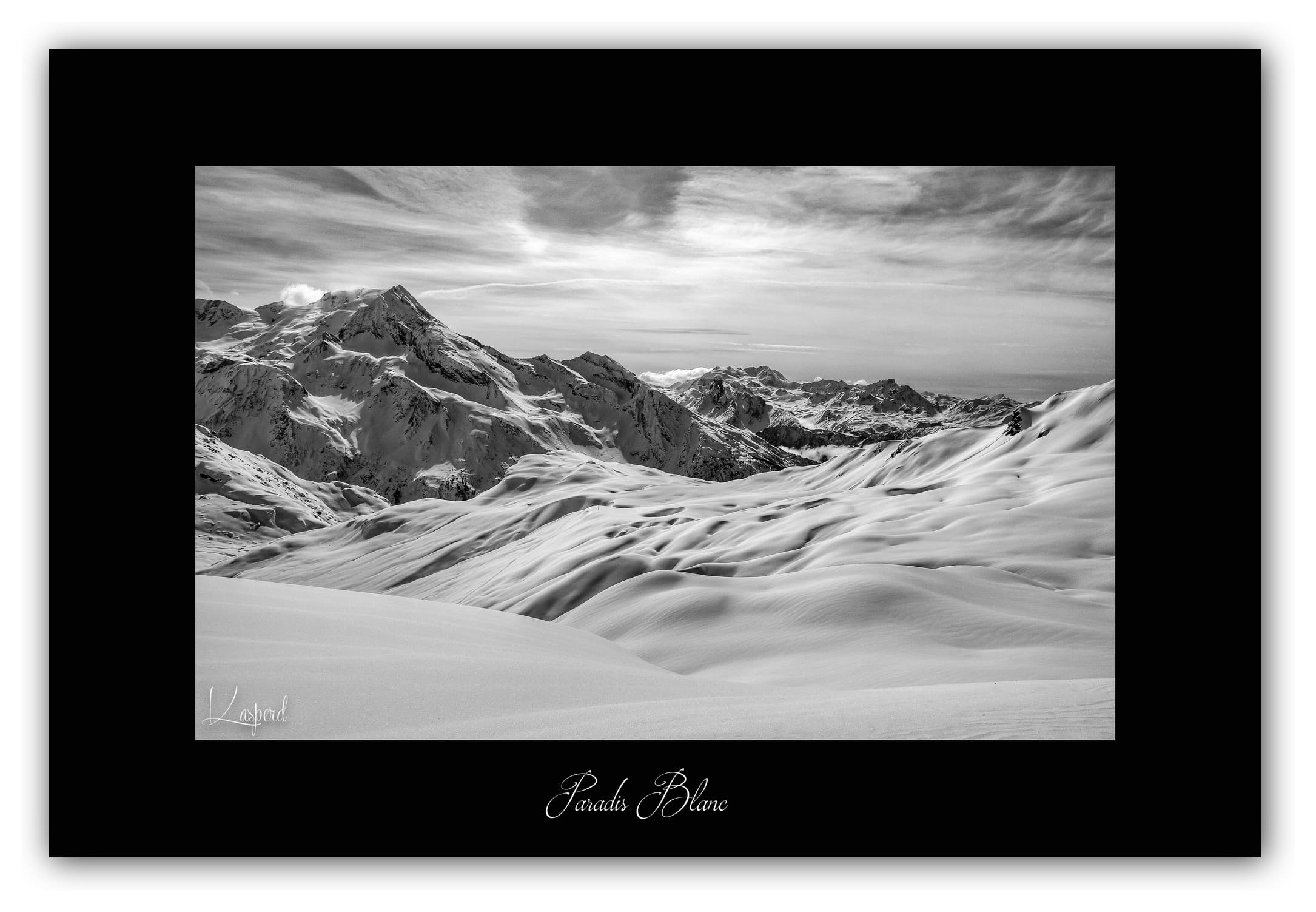 Poster Paysage d'Hiver en Savoie - Les Alpes (France). Affiches Formats 30x40 cm, 40x60 cm ou 50x70 cm. Impression sur Papier Photo. Décoration murale. Paysage Montagne. Noir et Blanc. Hiver.