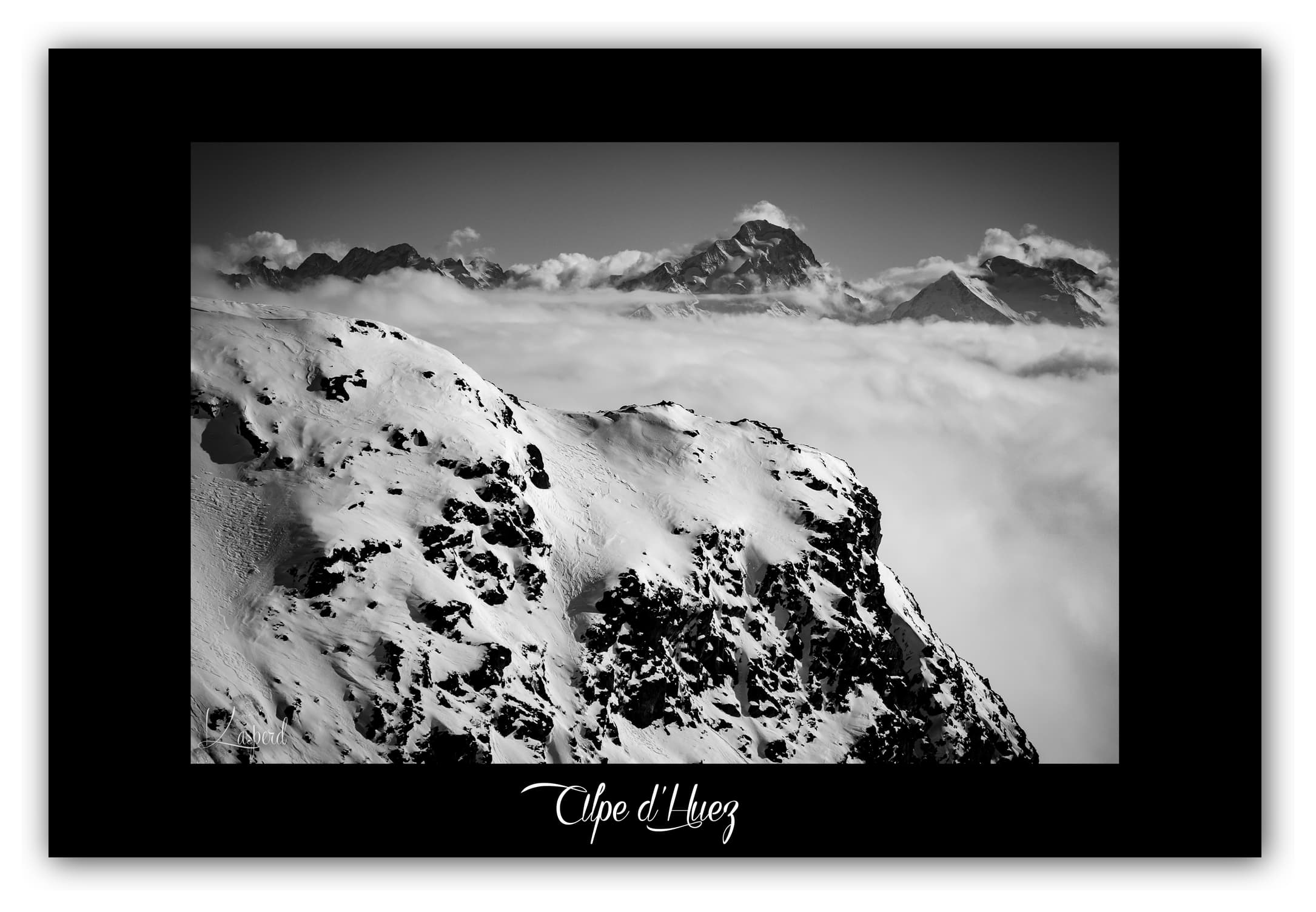 Poster L'Alpe d'Huez - Les Alpes (France). Affiches Formats 30x40 cm, 40x60 cm ou 50x70 cm. Impression sur Papier Photo. Décoration murale. Paysage Montagne. Noir et Blanc.