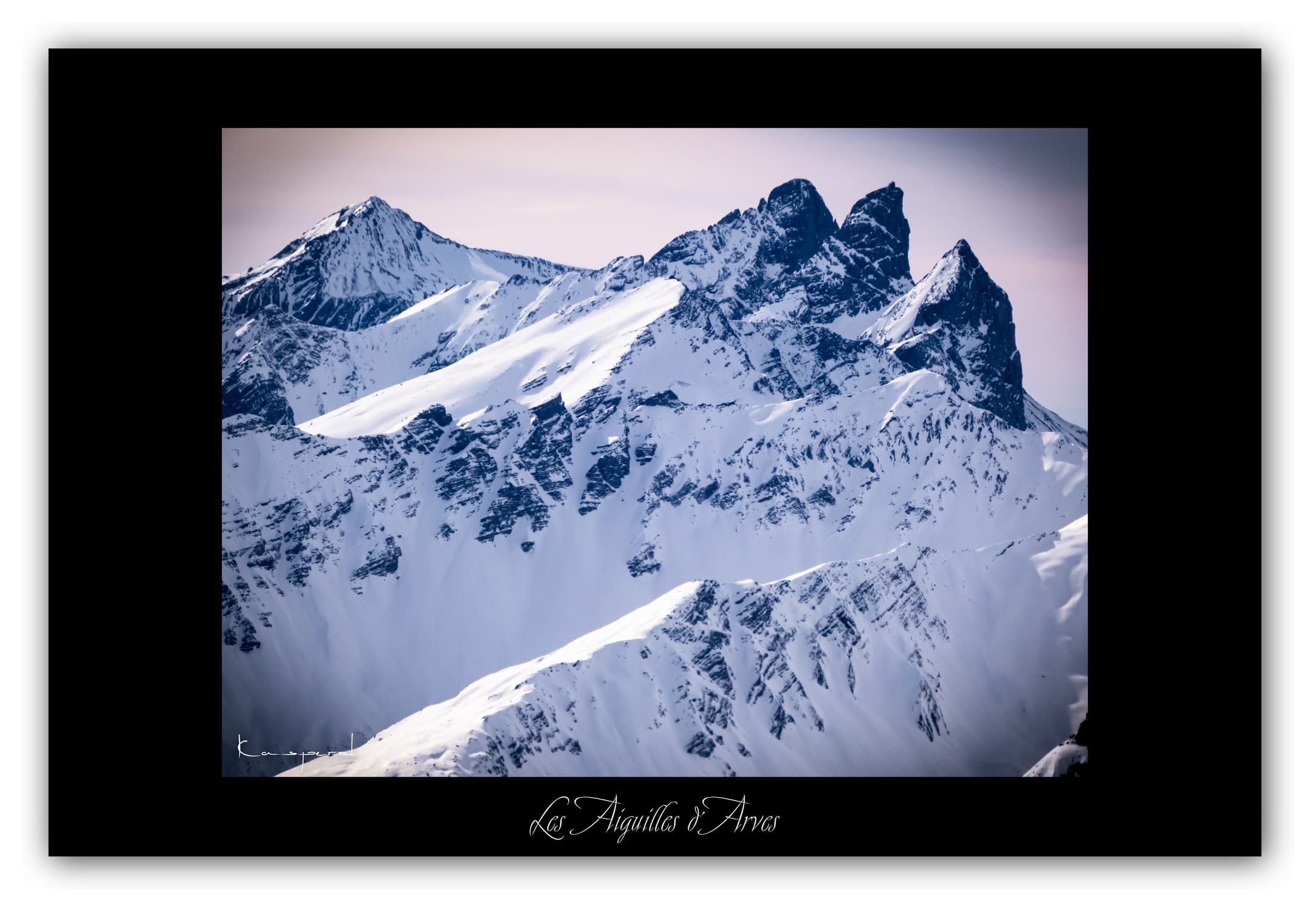 Poster Les Aiguilles d'Arves - Les Alpes (France). Affiches Formats 30x40 cm, 40x60 cm ou 50x70 cm. Impression sur Papier Photo. Décoration murale. Paysage Montagne.