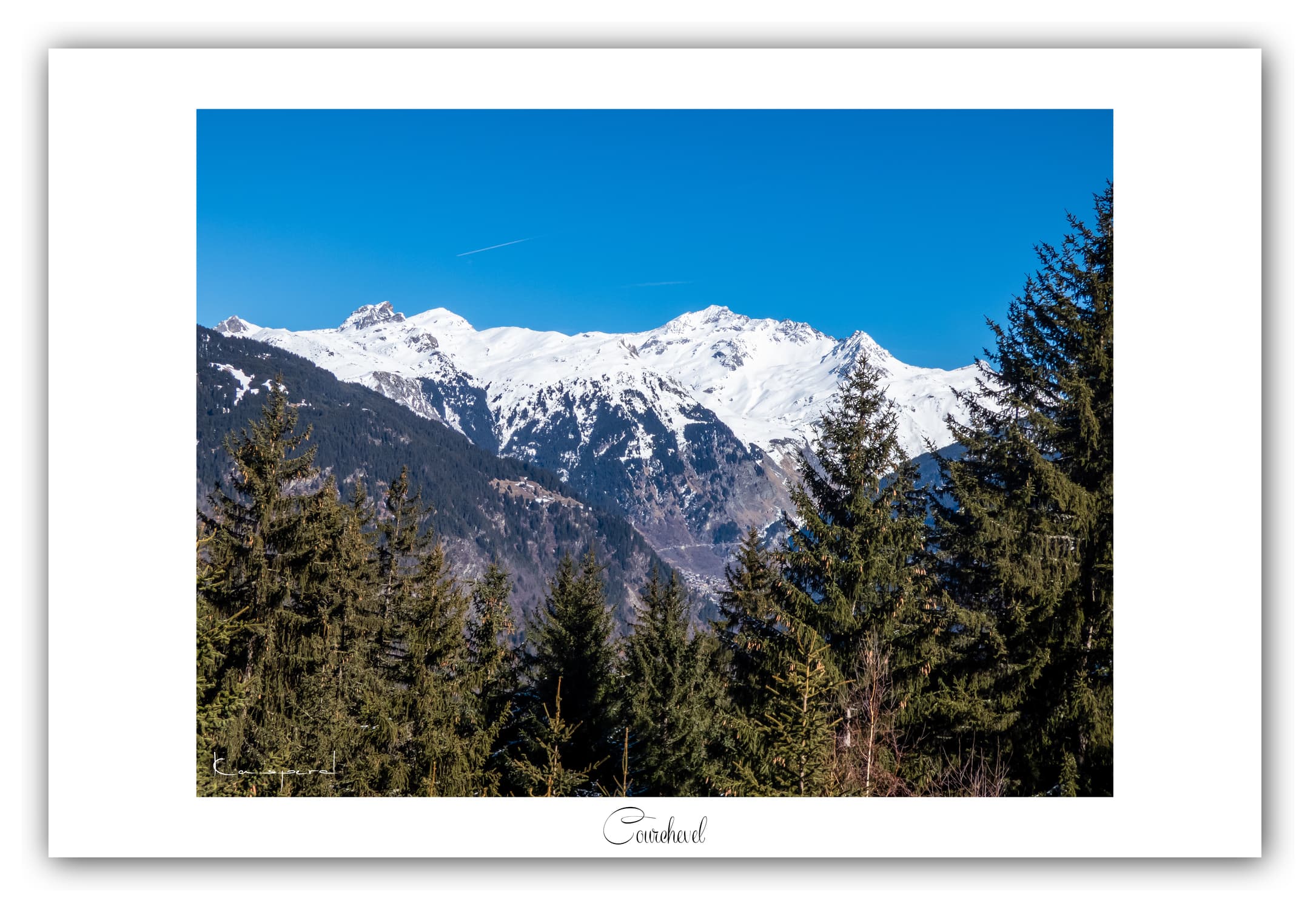 Poster Courchevel - Les Alpes (France). Affiches Formats 30x40 cm, 40x60 cm ou 50x70 cm. Impression sur Papier Photo. Décoration murale. Paysage Montagne.