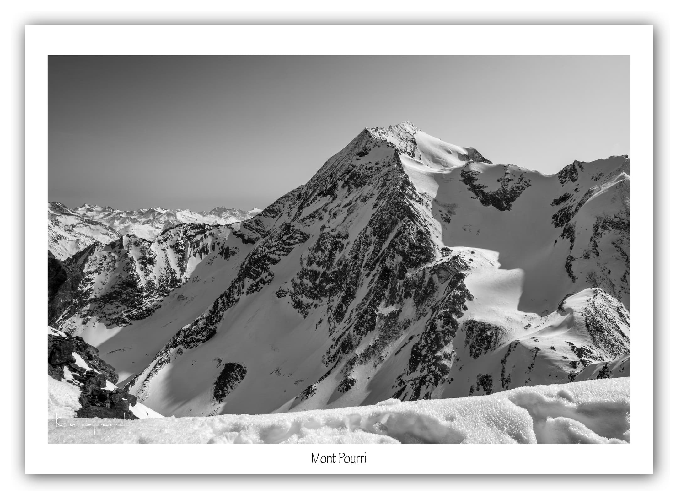 Générique Poster Le Mont Pourri - Les Alpes (France). Affiches Formats 40x30 cm, 60x40 cm ou 70x50 cm. Impression sur Papier Photo. Décoration murale. Paysage. Montagne. Noir et Blanc.