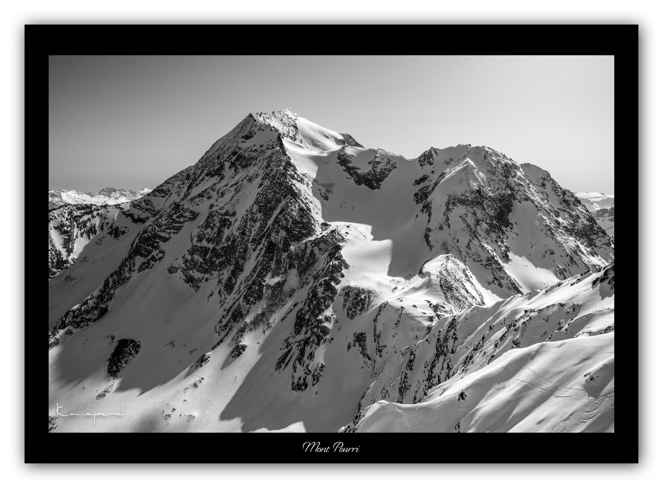 Générique Poster Le Mont Pourri - Les Alpes (France). Affiches Formats 40x30 cm, 60x40 cm ou 70x50 cm. Impression sur Papier Photo. Décoration murale. Paysage. Montagne. Noir et Blanc.