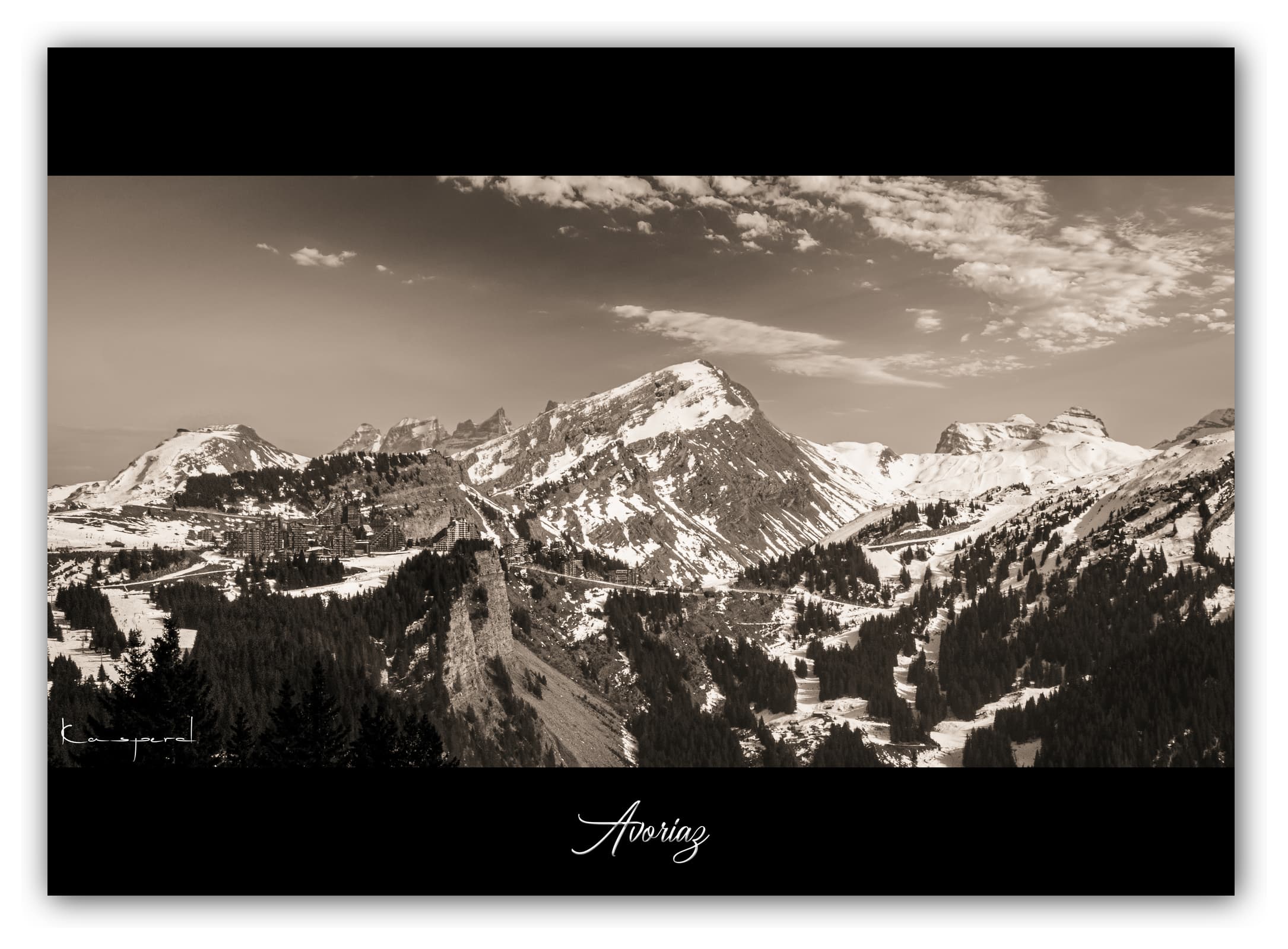 Poster Avoriaz - Haute Savoie (France). Affiches Formats 30x40 cm, 40x60 cm ou 50x70 cm. Impression sur Papier Photo. Décoration murale. Nature. Paysage. Panorama. Montagne. Noir et Blanc.