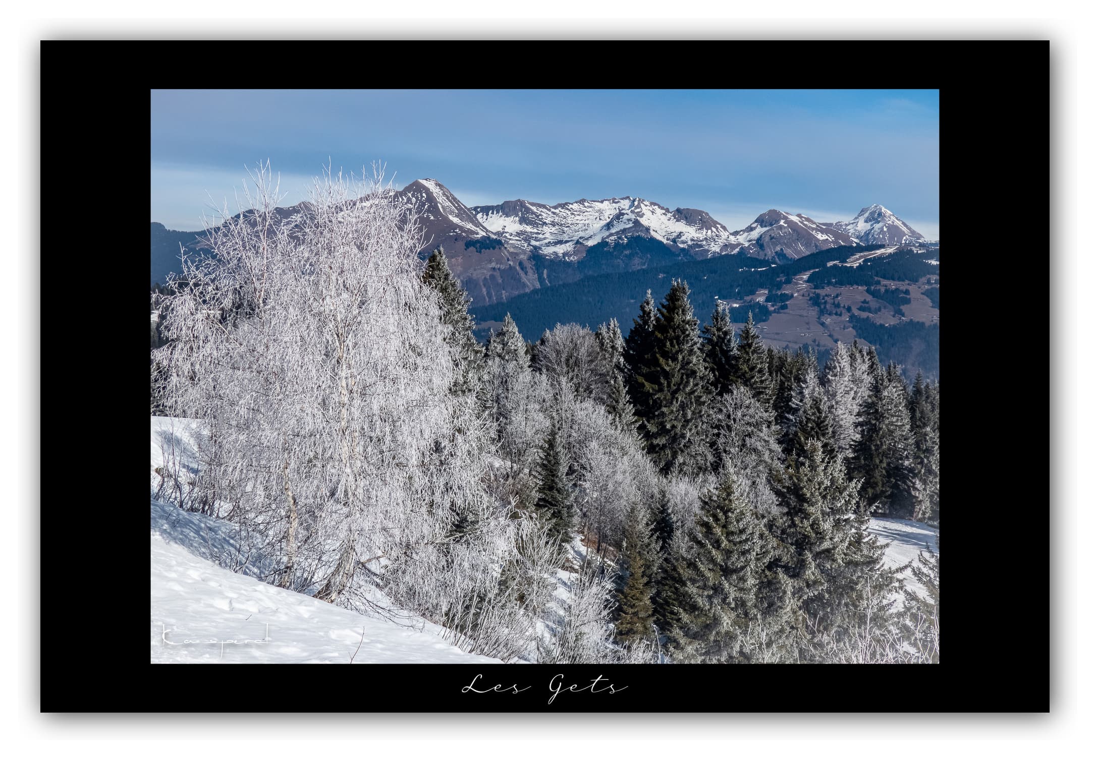 Poster Les Gets - Haute-Savoie (France). Affiches Formats 30x40 cm, 40x60 cm ou 50x70 cm. Impression sur Papier Photo. Décoration murale. Nature. Paysage. Panorama. Montagne.