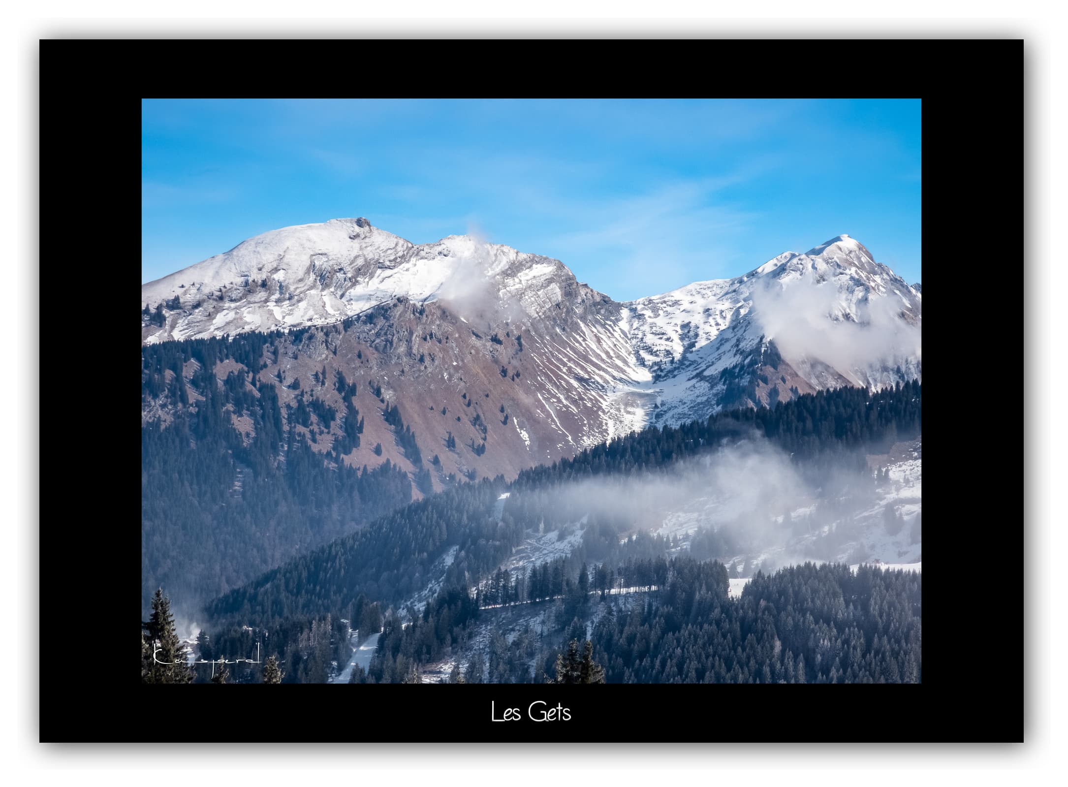 Poster Les Gets - Haute-Savoie (France). Affiches Formats 30x40 cm, 40x60 cm ou 50x70 cm. Impression sur Papier Photo. Décoration murale. Nature. Paysage. Panorama. Montagne.