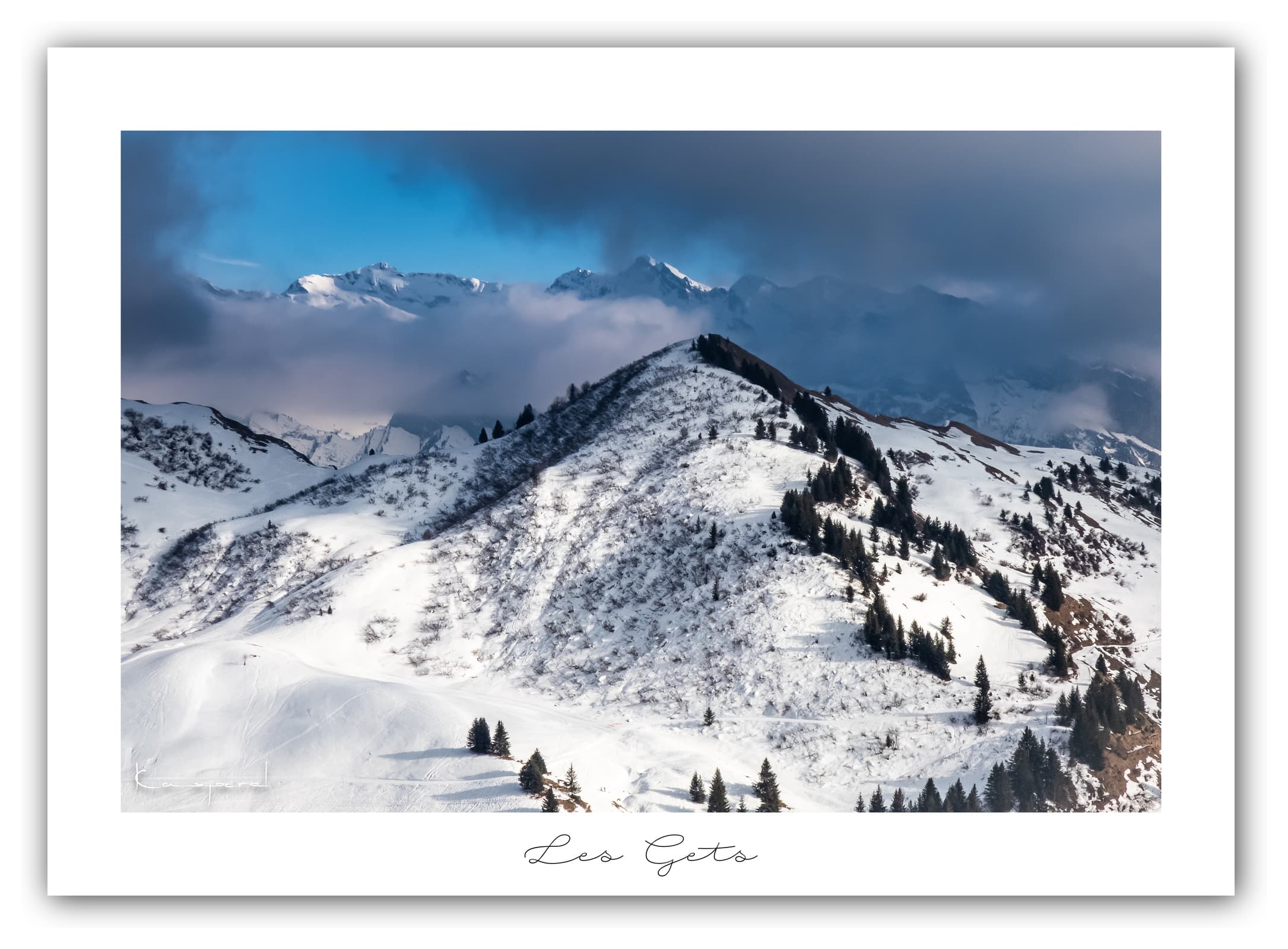 Poster Les Gets - Haute-Savoie (France). Affiches Formats 30x40 cm, 40x60 cm ou 50x70 cm. Impression sur Papier Photo. Décoration murale. Nature. Paysage. Panorama. Montagne.