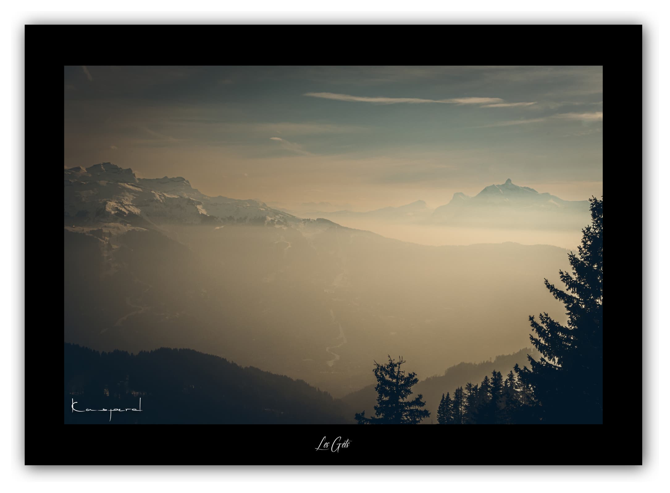Poster Les Gets - Haute-Savoie (France). Affiches Formats 30x40 cm, 40x60 cm ou 50x70 cm. Impression sur Papier Photo. Décoration murale. Nature. Paysage. Panorama. Montagne.