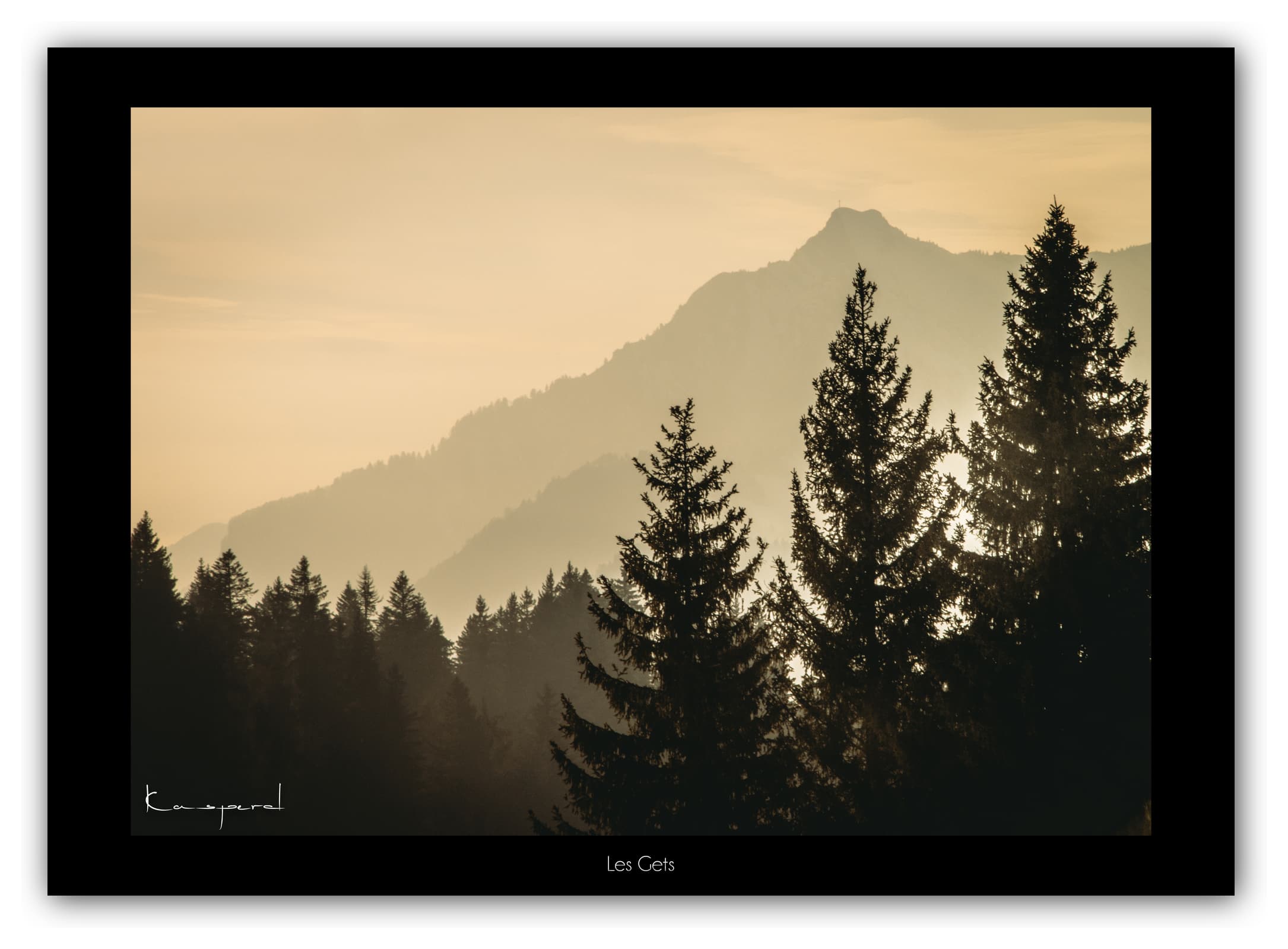 Poster Les Gets - Haute-Savoie (France). Affiches Formats 30x40 cm, 40x60 cm ou 50x70 cm. Impression sur Papier Photo. Décoration murale. Nature. Paysage. Panorama. Montagne.