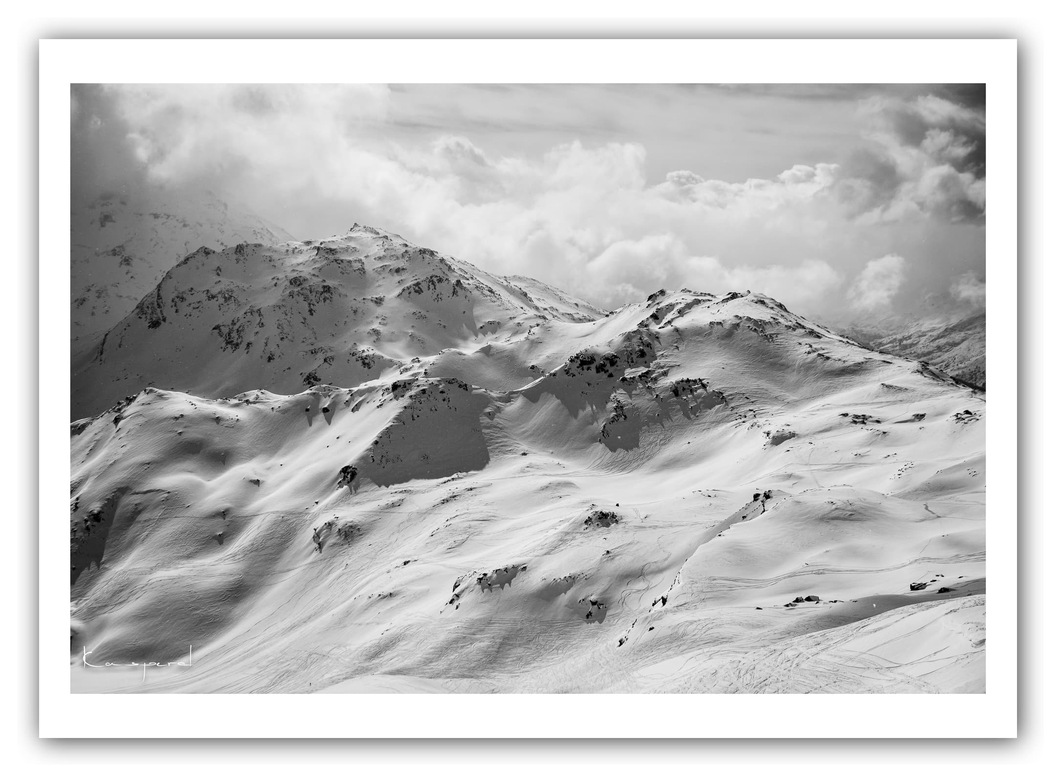 Générique Poster Les Alpes (Savoie). Affiches Formats 30x40cm, 40x60 cm ou 50x70 cm. Impression sur Papier Photo. Décoration murale. Paysage. Montagne. Noir et Blanc.