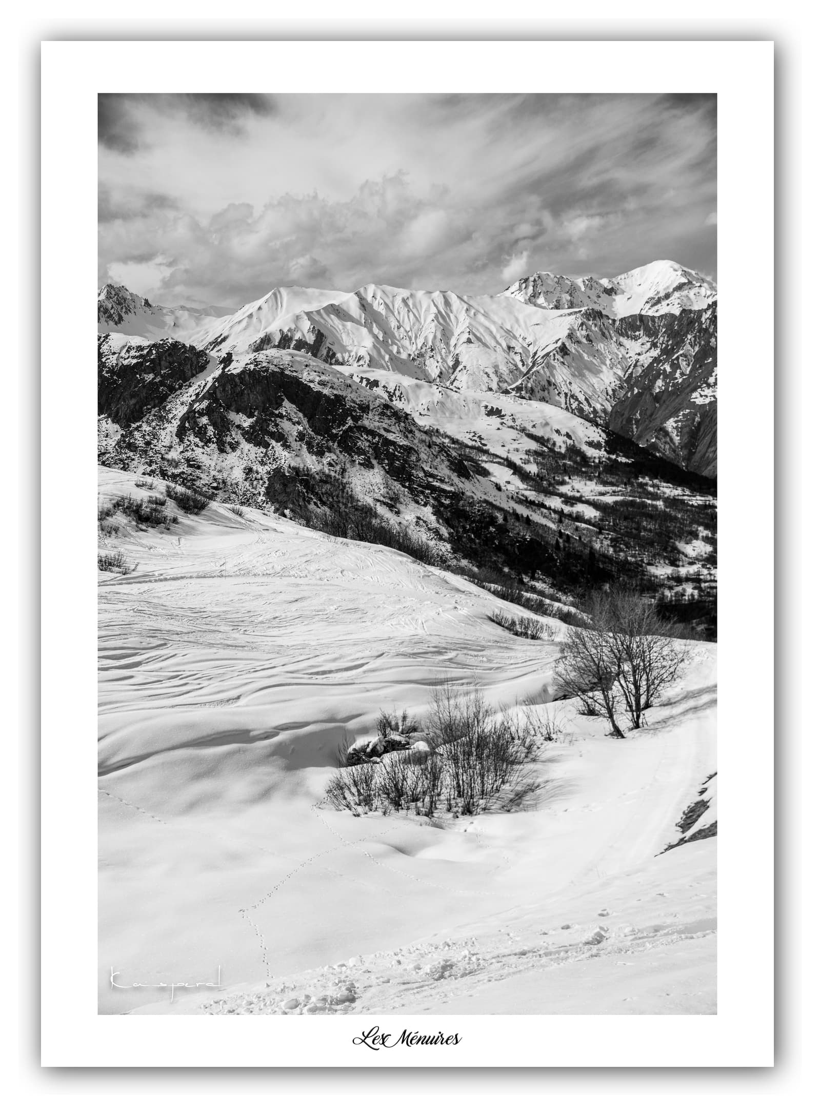 Générique Poster Les Ménuires (Savoie). Affiches Formats 30x40cm, 40x60 cm ou 50x70 cm. Impression sur Papier Photo. Décoration murale. Paysage. Montagne. Noir et Blanc.