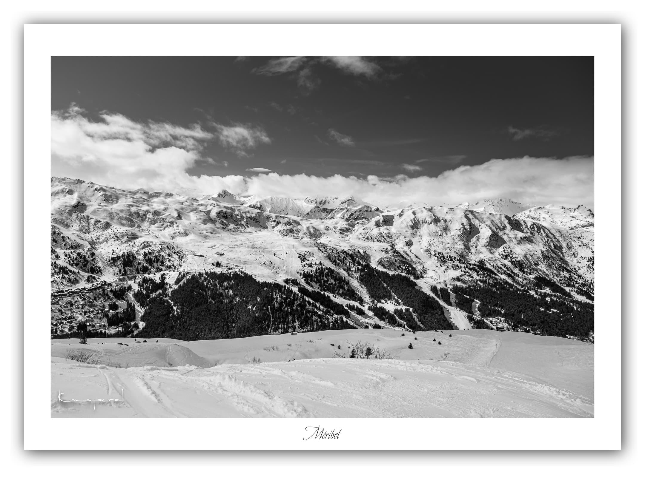 Générique Poster Méribel (Savoie). Affiches Formats 30x40cm, 40x60 cm ou 50x70 cm. Impression sur Papier Photo. Décoration murale. Paysage. Montagne. Noir et Blanc.