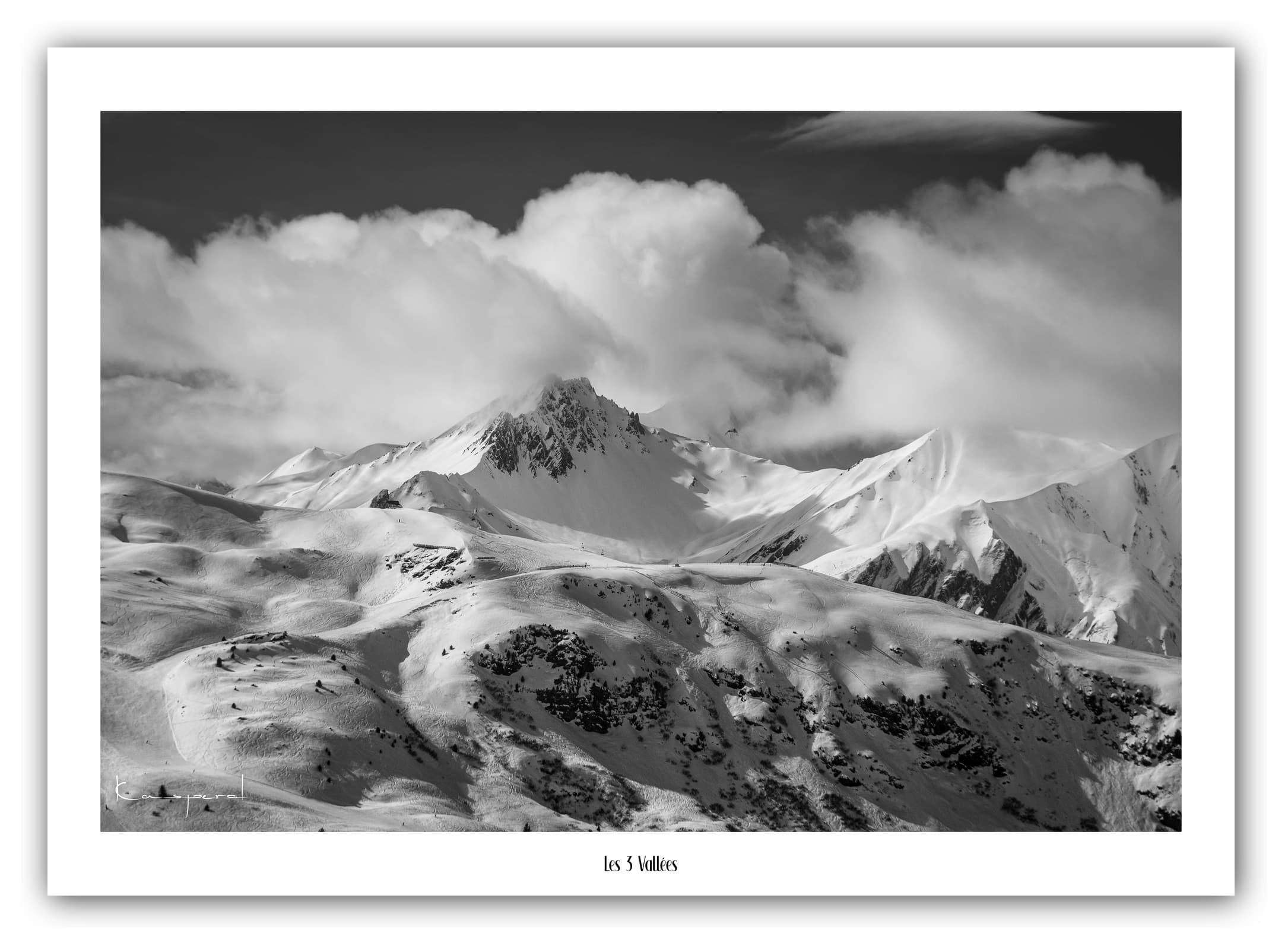 Générique Poster Les 3 Vallées (Savoie). Affiches Formats 30x40cm, 40x60 cm ou 50x70 cm. Impression sur Papier Photo. Décoration murale. Paysage. Montagne. Noir et Blanc.