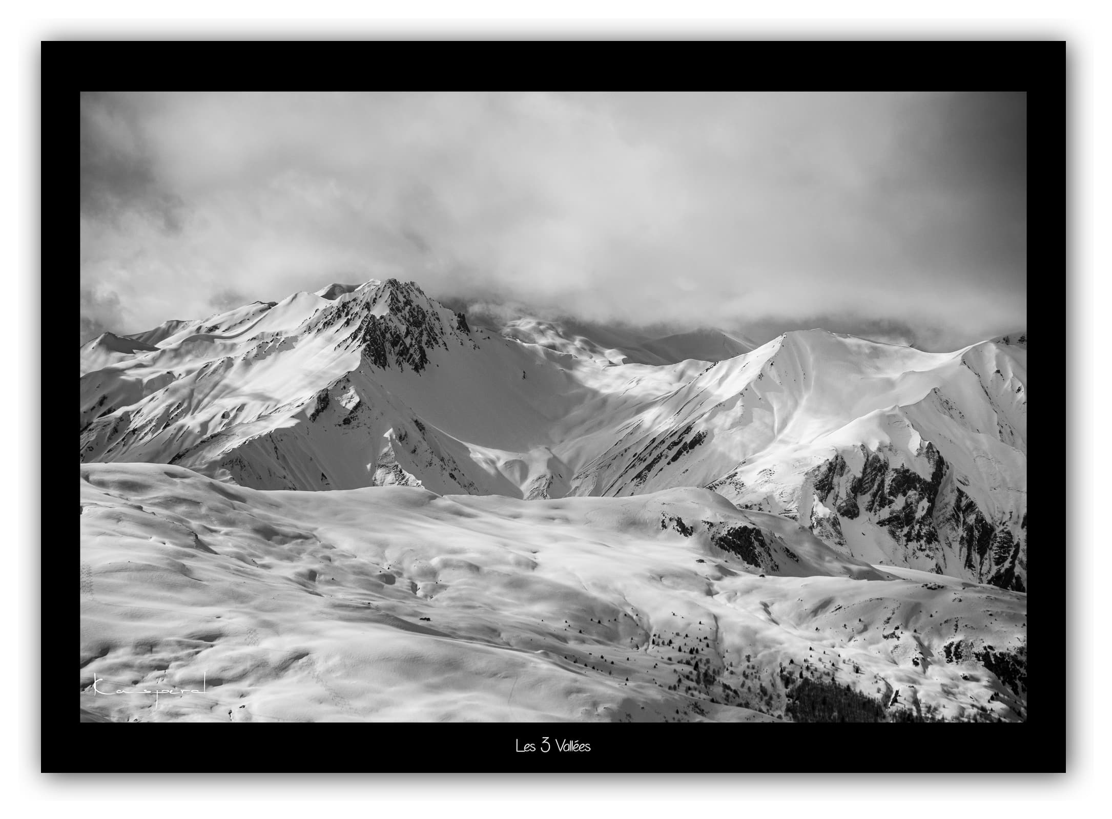Générique Poster Les 3 Vallées (Savoie). Affiches Formats 30x40cm, 40x60 cm ou 50x70 cm. Impression sur Papier Photo. Décoration murale. Paysage. Montagne. Noir et Blanc.