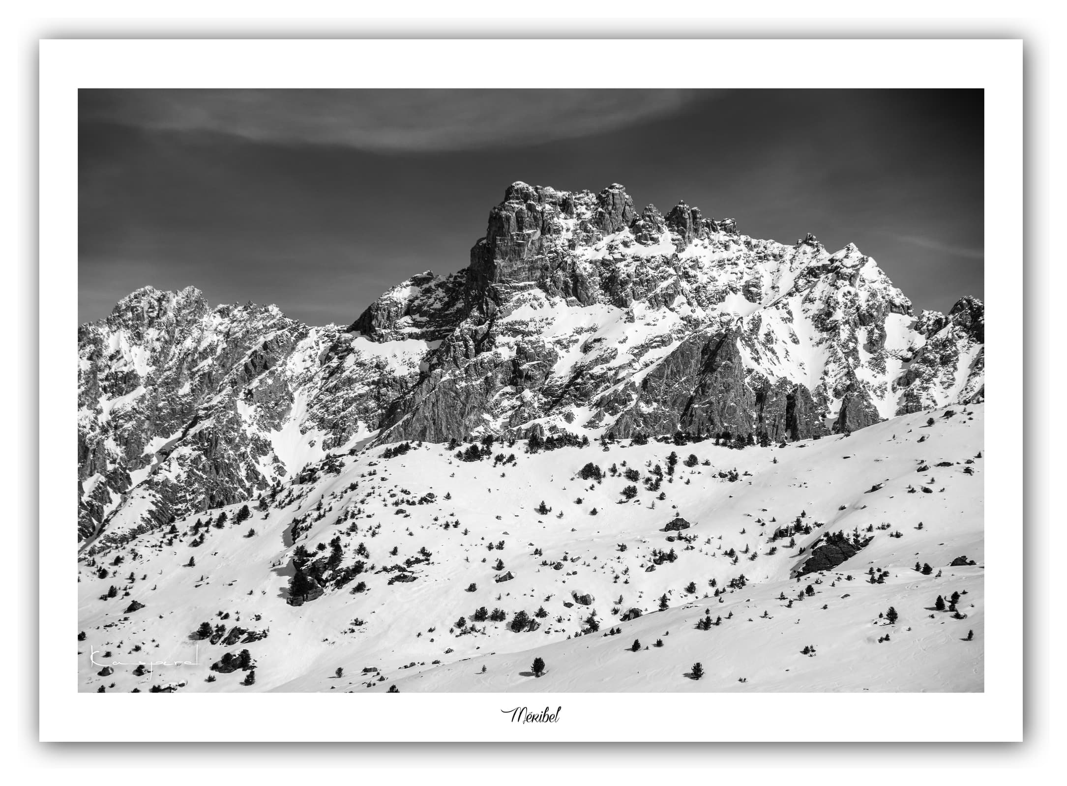Générique Poster Méribel (Savoie). Affiches Formats 30x40cm, 40x60 cm ou 50x70 cm. Impression sur Papier Photo. Décoration murale. Paysage. Montagne. Noir et Blanc.