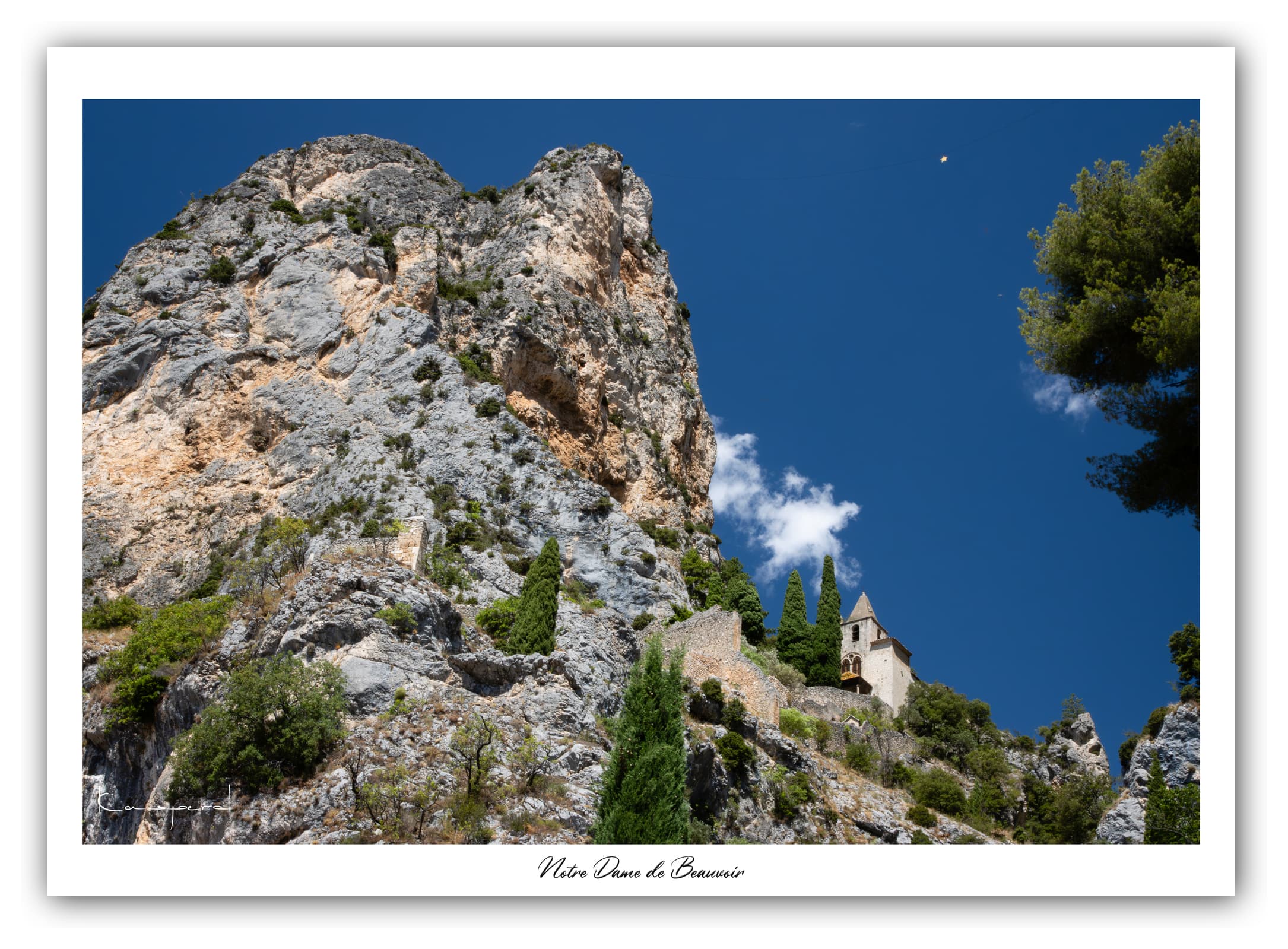 Poster Notre-Dame de Beauvoir (Alpes de haute-Provence - France). Affiches Formats 30x40 cm, 40x60 cm ou 50x70 cm. Impression sur Papier Photo. Décoration murale. Village. Paysage. Architecture.