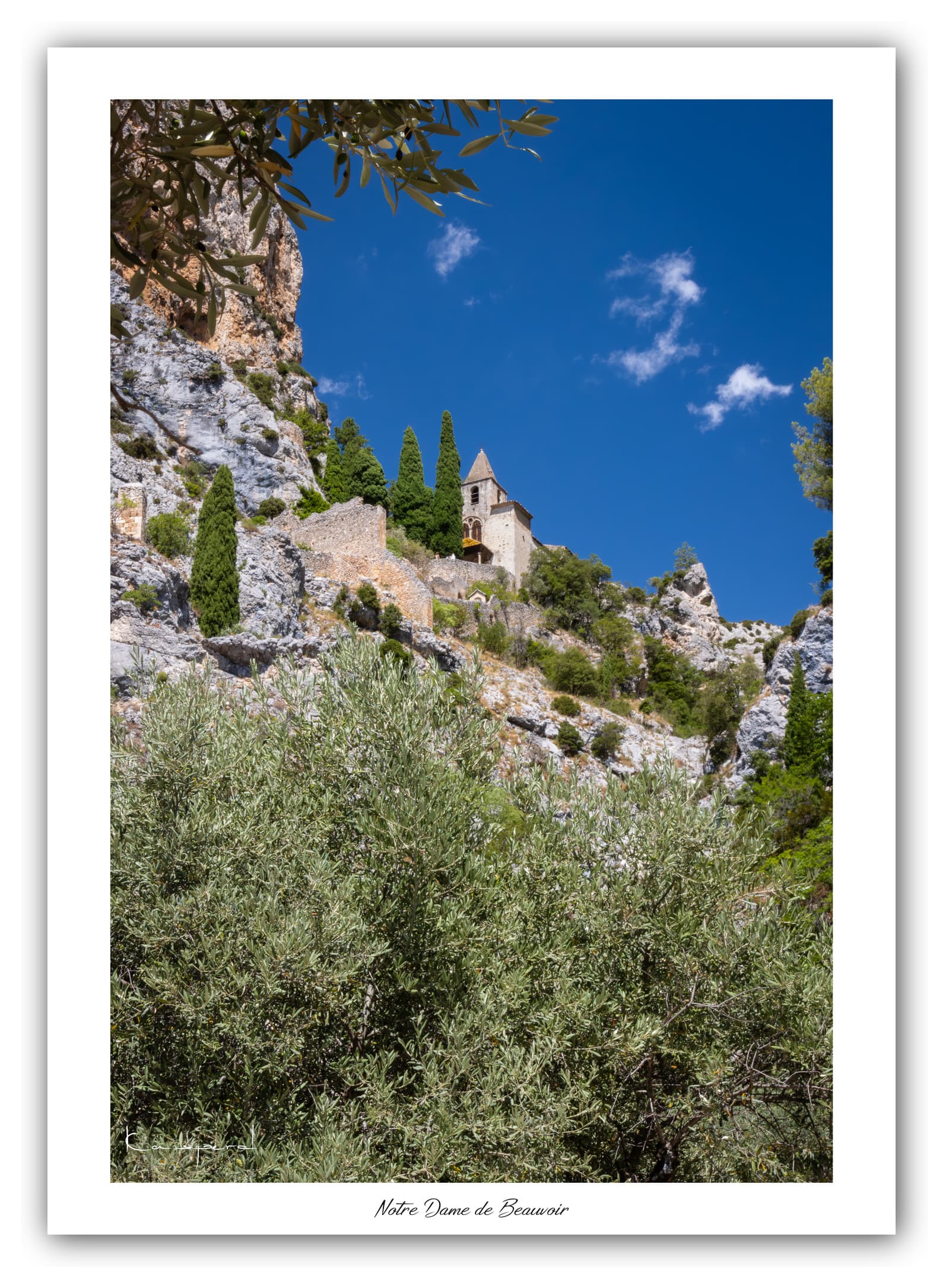 Poster Notre-Dame de Beauvoir (Alpes de haute-Provence - France). Affiches Formats 30x40 cm, 40x60 cm ou 50x70 cm. Impression sur Papier Photo. Décoration murale. Village. Paysage. Architecture.