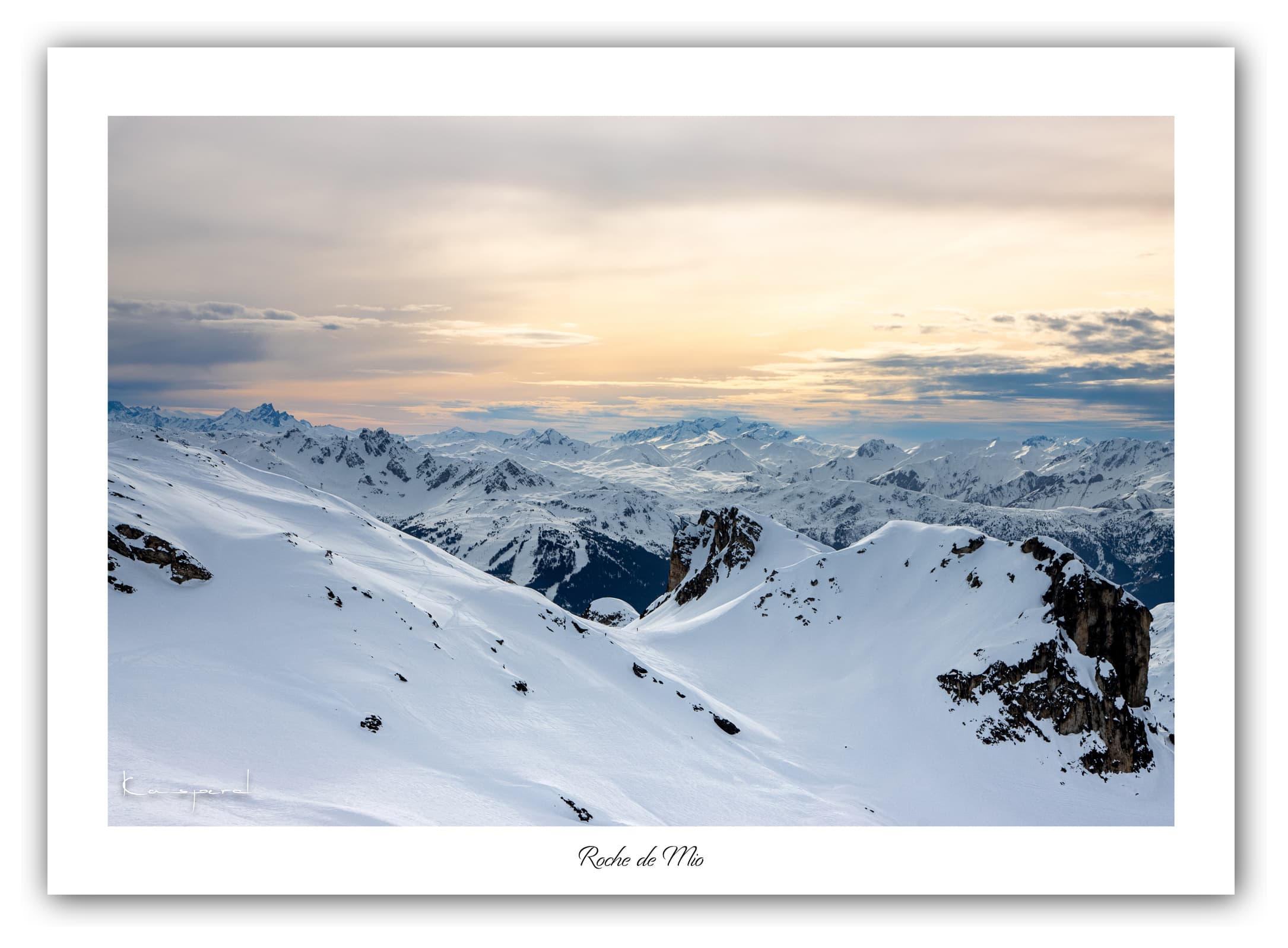 Poster La Roche de Mio - Les Alpes (France). Affiches Formats 30x40 cm, 40x60 cm ou 50x70 cm. Impression sur Papier Photo. Décoration murale. Paysage Montagne.