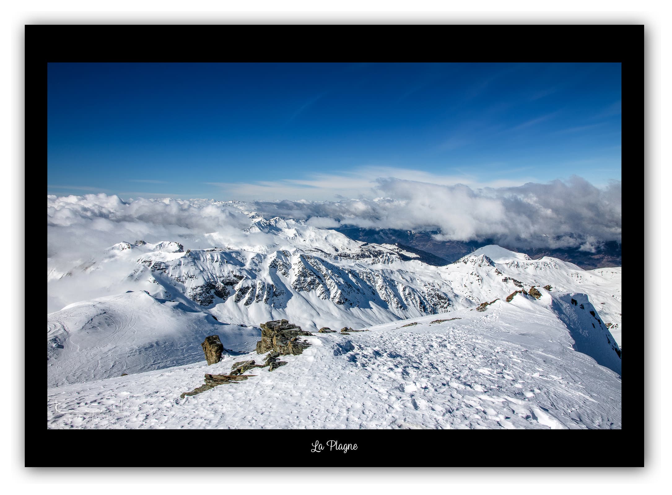Poster Vue panoramique La Plagne - Les Alpes (France). Affiches Formats 30x40 cm, 40x60 cm ou 50x70 cm. Impression sur Papier Photo. Décoration murale. Paysage. Montagne.