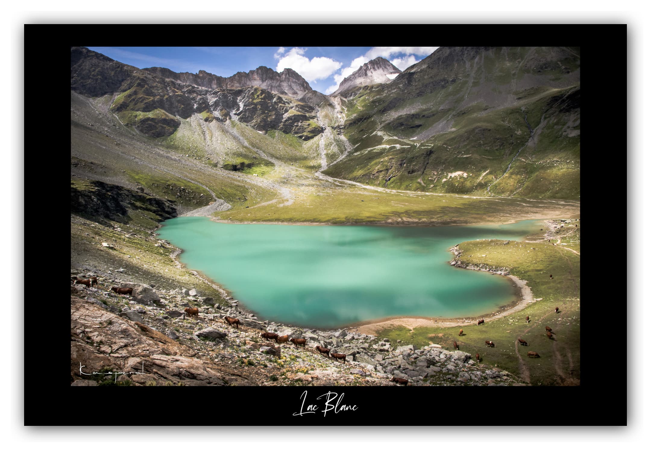 Poster Lac BLanc - Savoie (Les Alpes - France). Affiches Formats 30x40 cm, 40x60 cm ou 50x70 cm. Impression sur Papier Photo ou alu-dibond. Décoration murale. Paysage montagne. Eté.