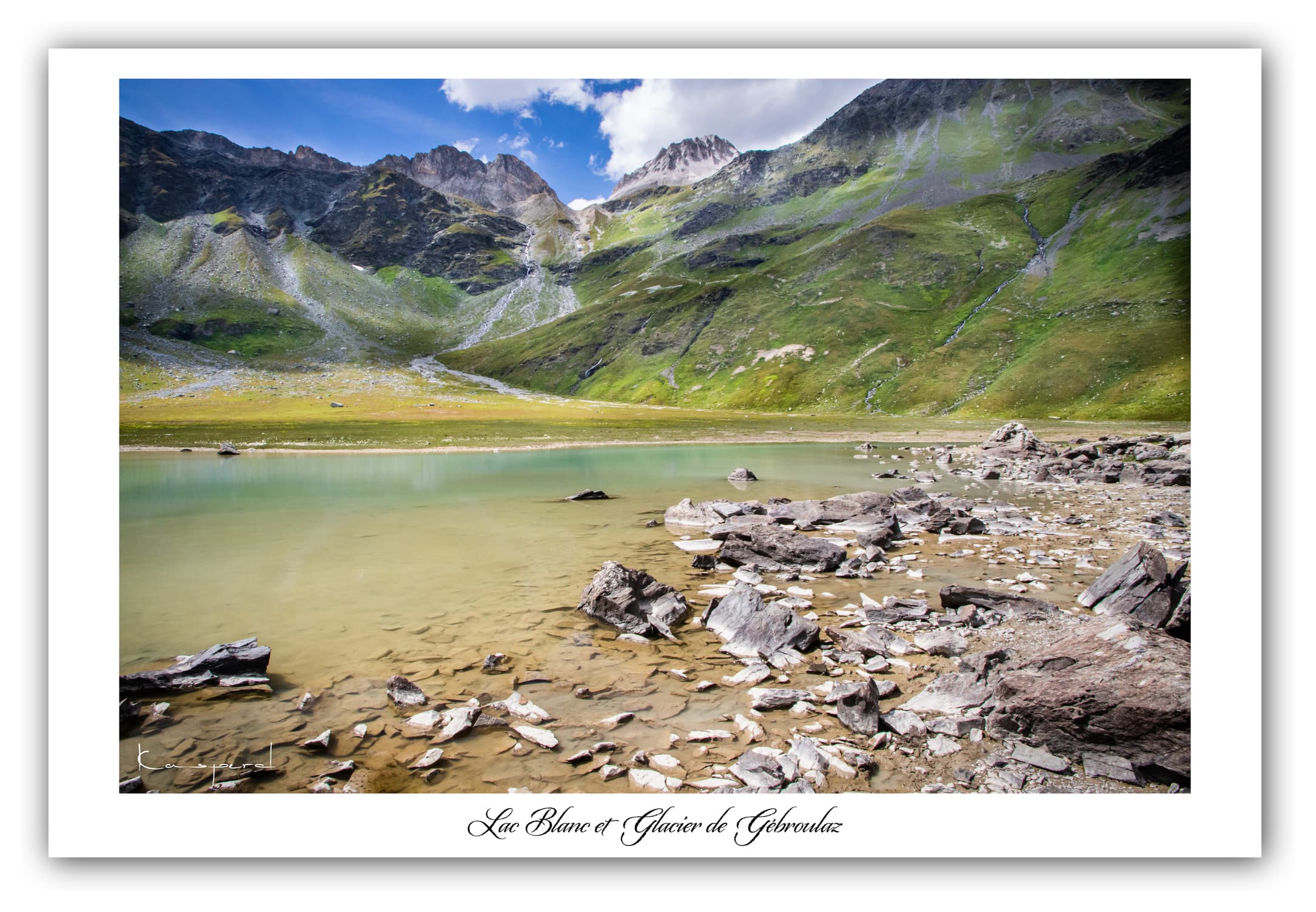 Poster Lac Blanc - Savoie (Les Alpes - France). Affiches Formats 30x40 cm, 40x60 cm ou 50x70 cm.. Impression sur Papier Photo. Décoration murale. Paysage montagne. Eté.
