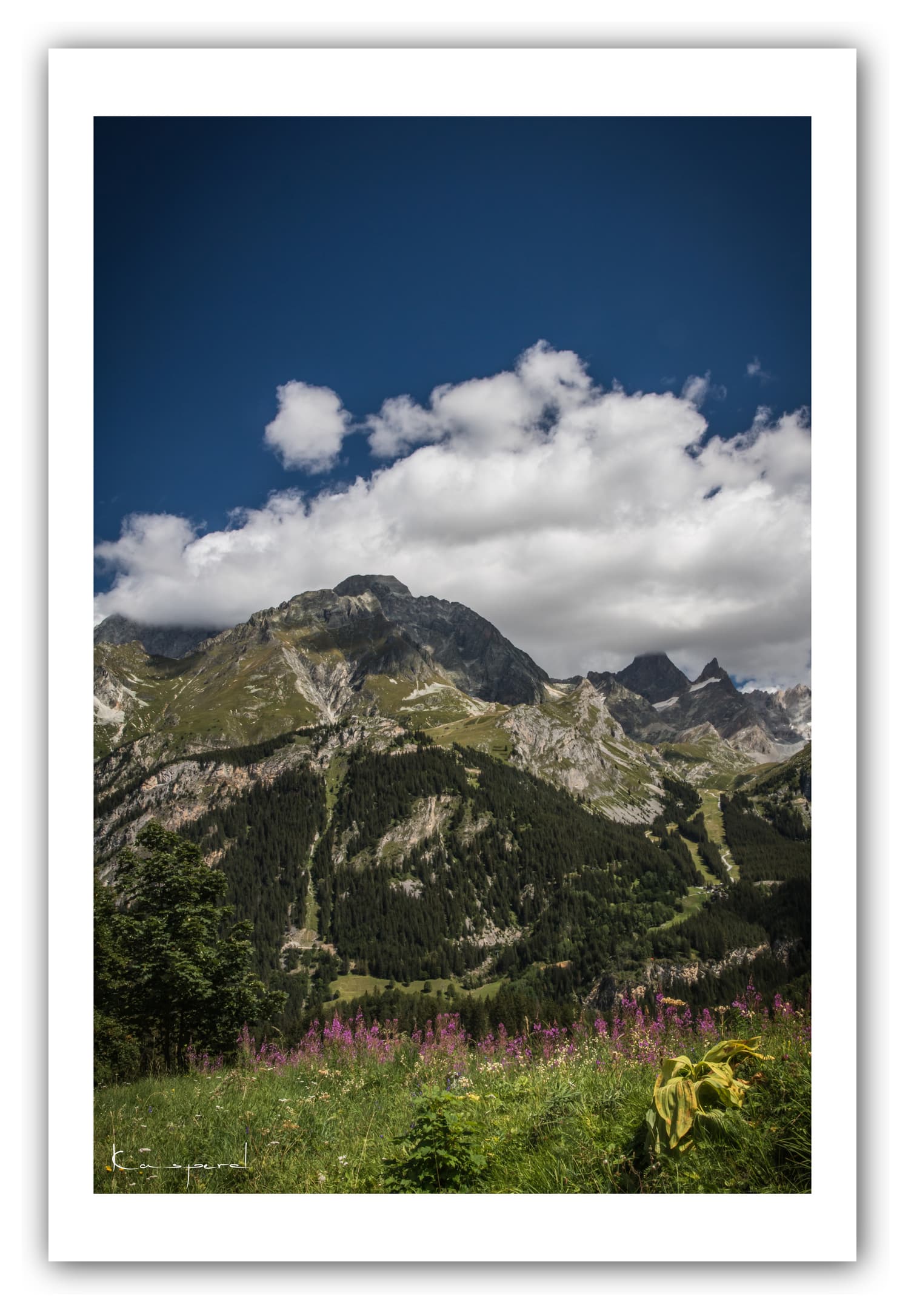 Poster Le Mont Bochor - Savoie (Les Alpes - France). Affiches Formats 30x40 cm, 40x60 cm ou 50x70 cm. Impression sur Papier Photo. Décoration murale. Paysage montagne. Eté.