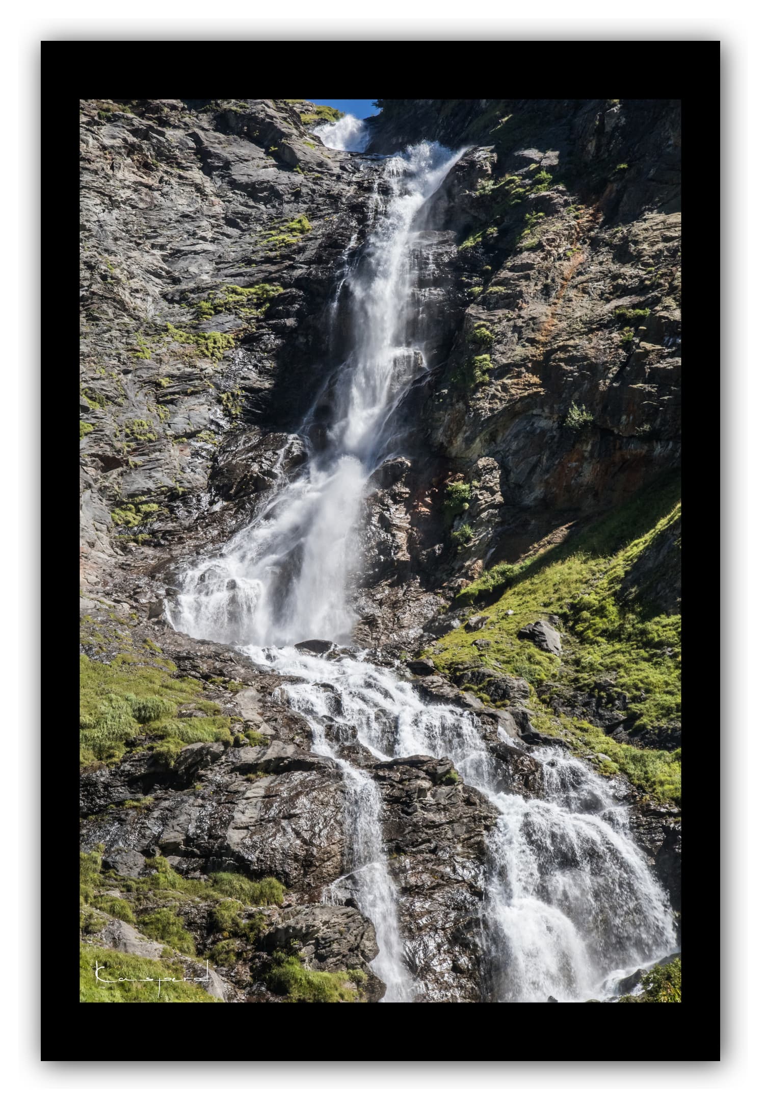 Poster Cascade du Py - Savoie (Les Alpes - France). Affiches Formats 30x40 cm, 40x60 cm ou 50x70 cm. Impression sur Papier Photo. Décoration murale. Paysage montagne. Eté.