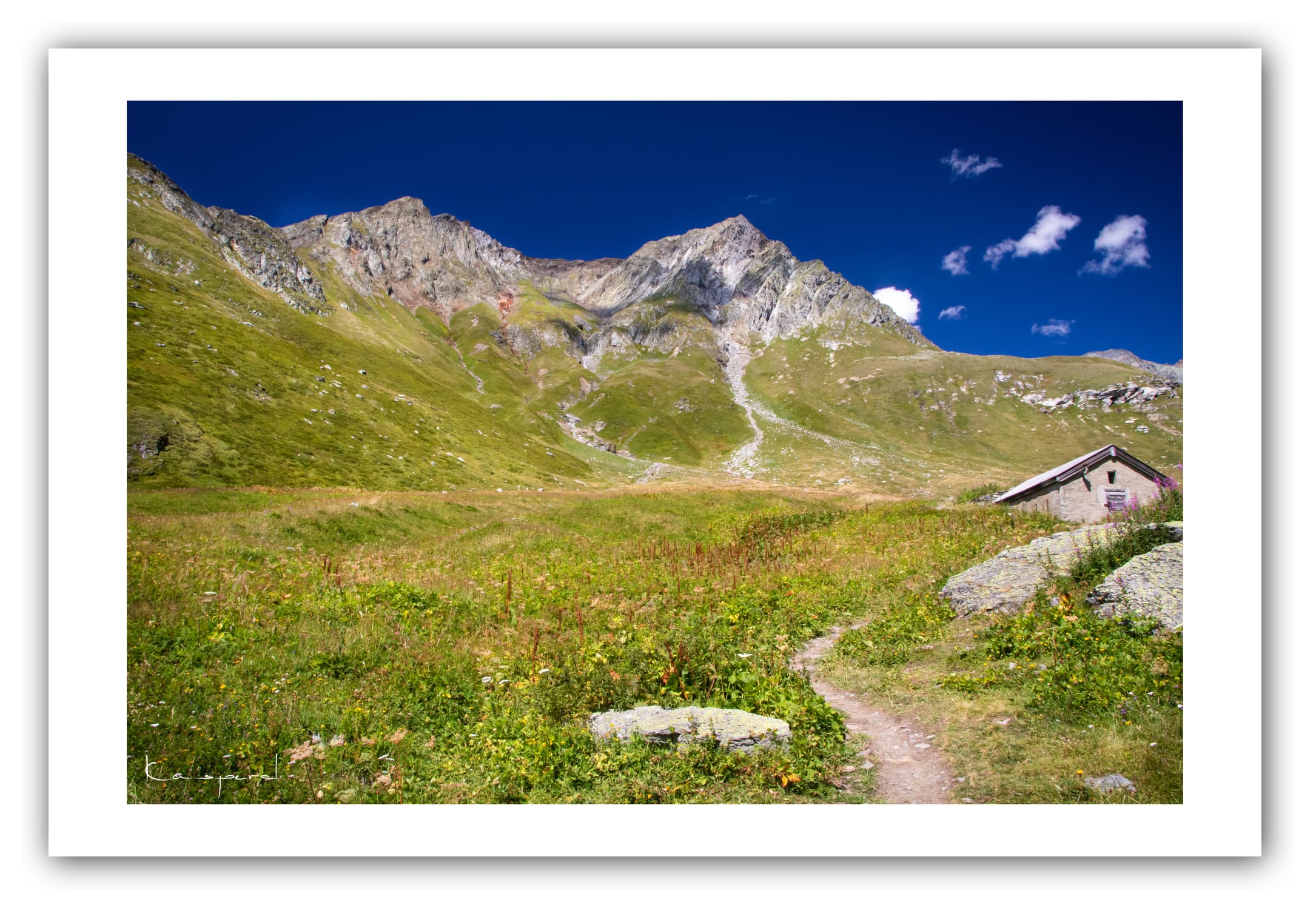 Poster Rochers des Roux - Savoie (Les Alpes - France). Affiches Formats 30x40 cm, 40x60 cm ou 50x70 cm. Impression sur Papier Photo. Décoration murale. Paysage montagne. Eté.